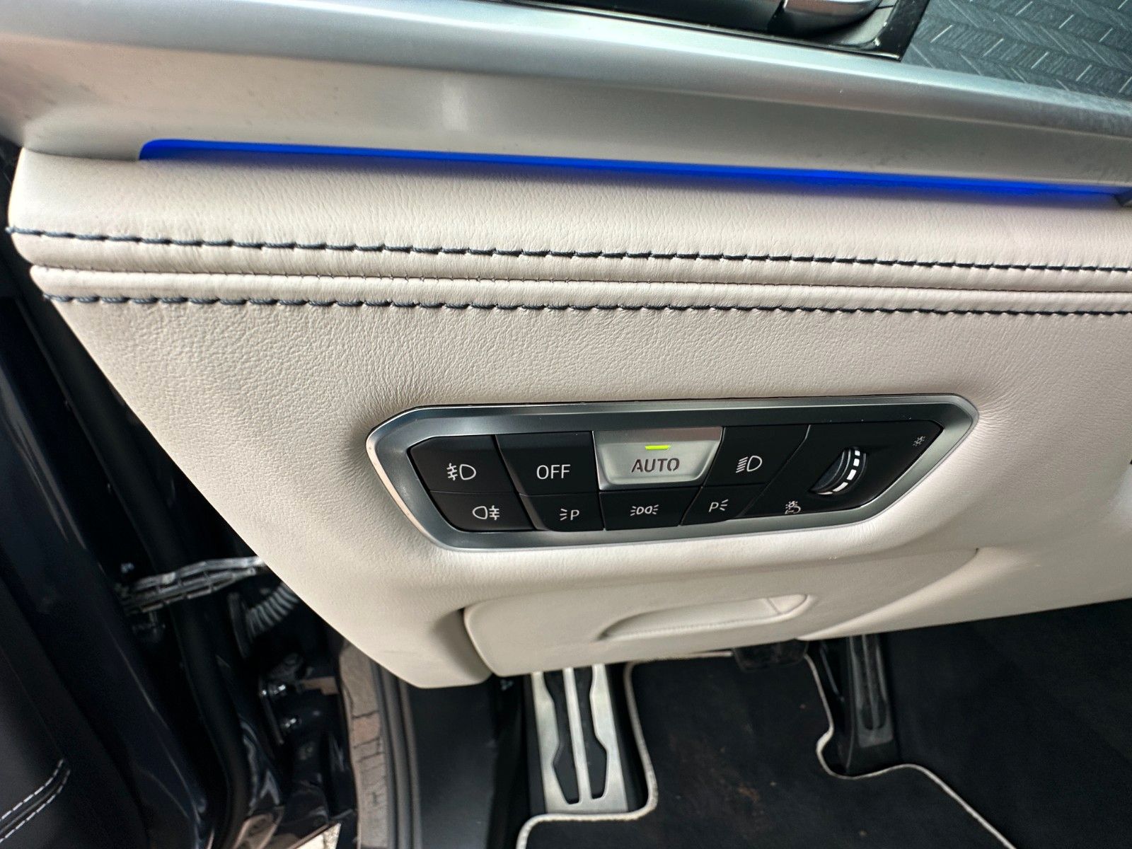 Fahrzeugabbildung BMW X7 M50 d Individual Pano 7 Sitze Laser Bi-Color