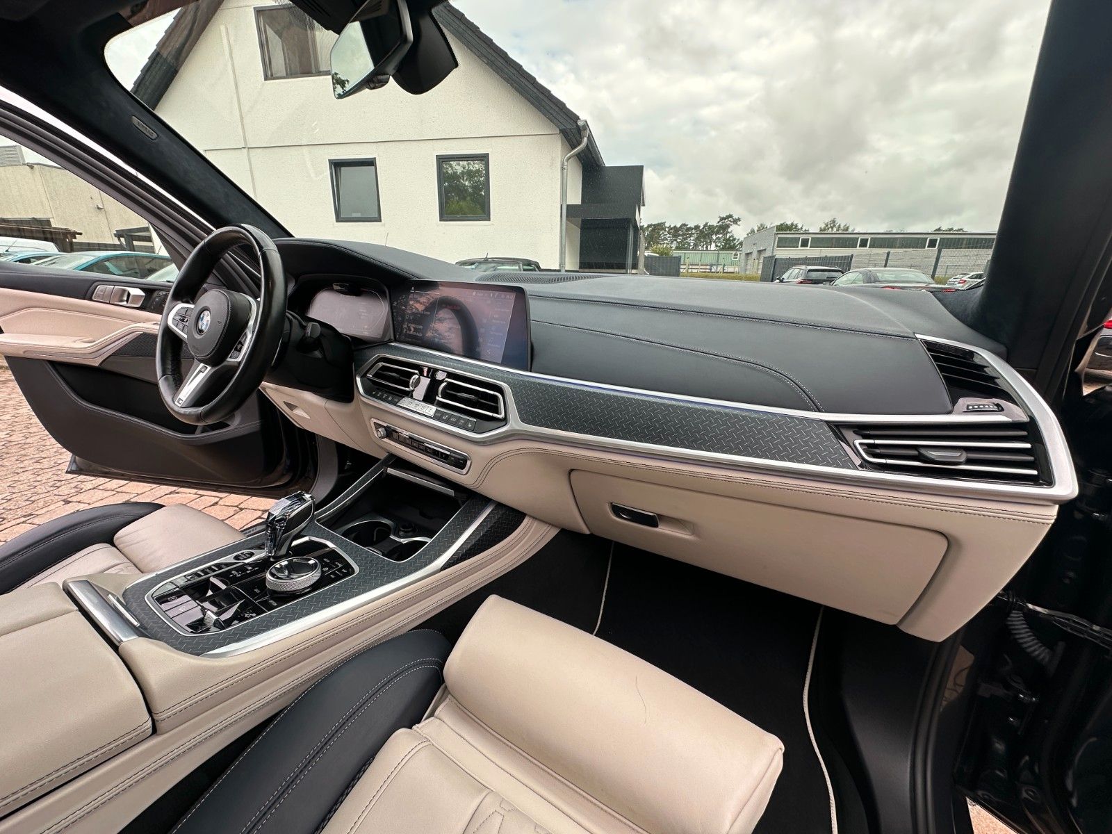 Fahrzeugabbildung BMW X7 M50 d Individual Pano 7 Sitze Laser Bi-Color