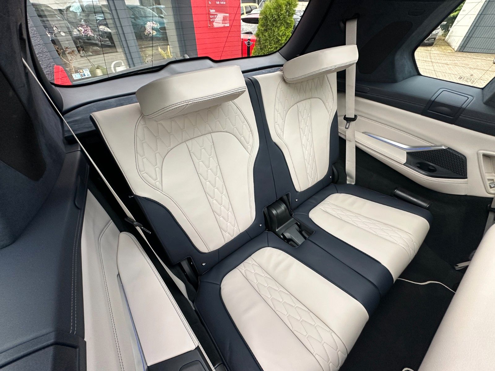 Fahrzeugabbildung BMW X7 M50 d Individual Pano 7 Sitze Laser Bi-Color