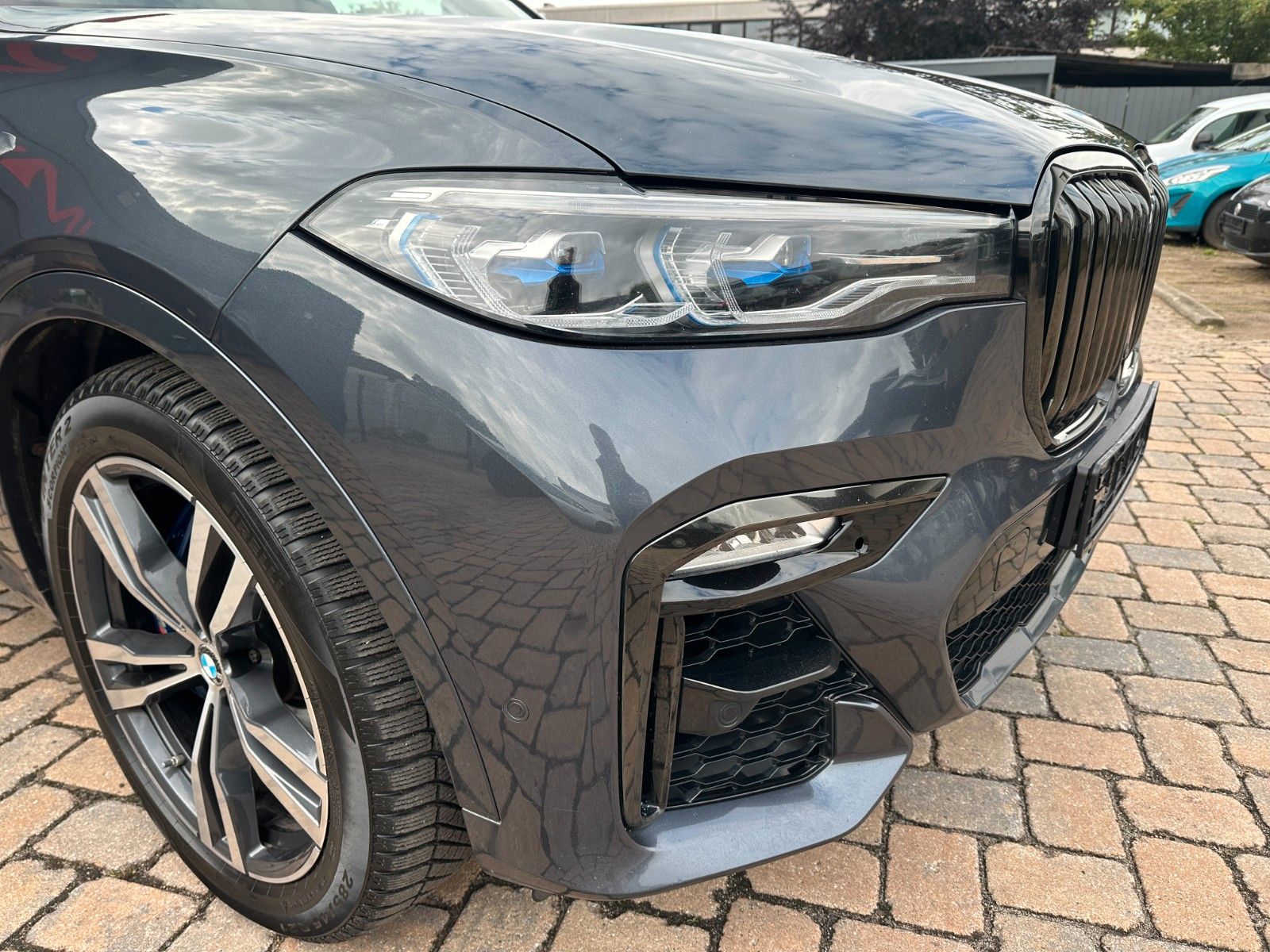 Fahrzeugabbildung BMW X7 M50 d Individual Pano 7 Sitze Laser Bi-Color