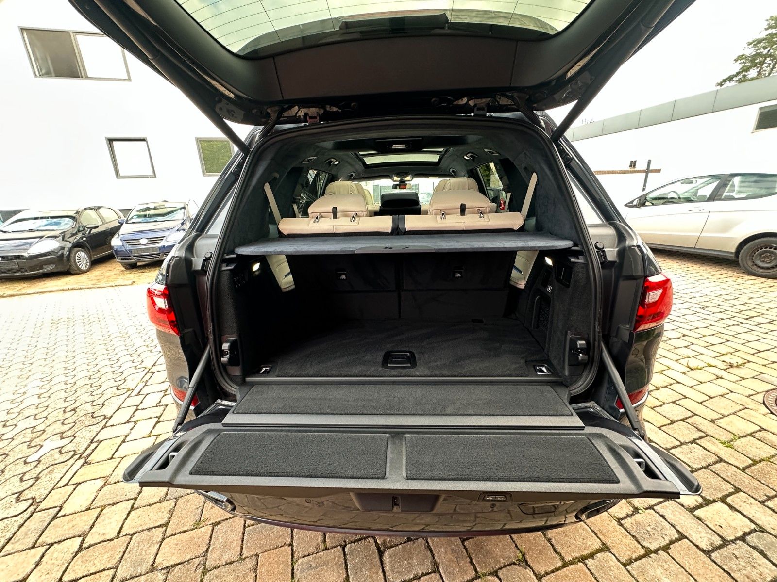 Fahrzeugabbildung BMW X7 M50 d Individual Pano 7 Sitze Laser Bi-Color