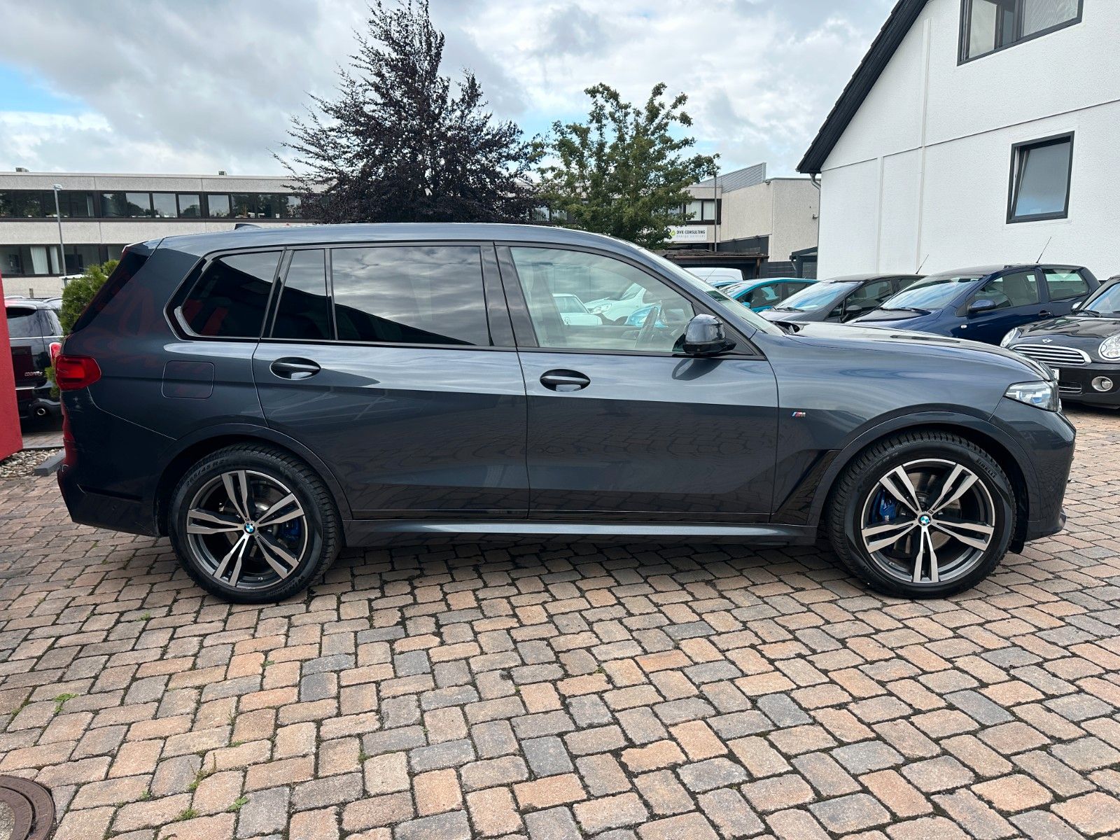 Fahrzeugabbildung BMW X7 M50 d Individual Pano 7 Sitze Laser Bi-Color