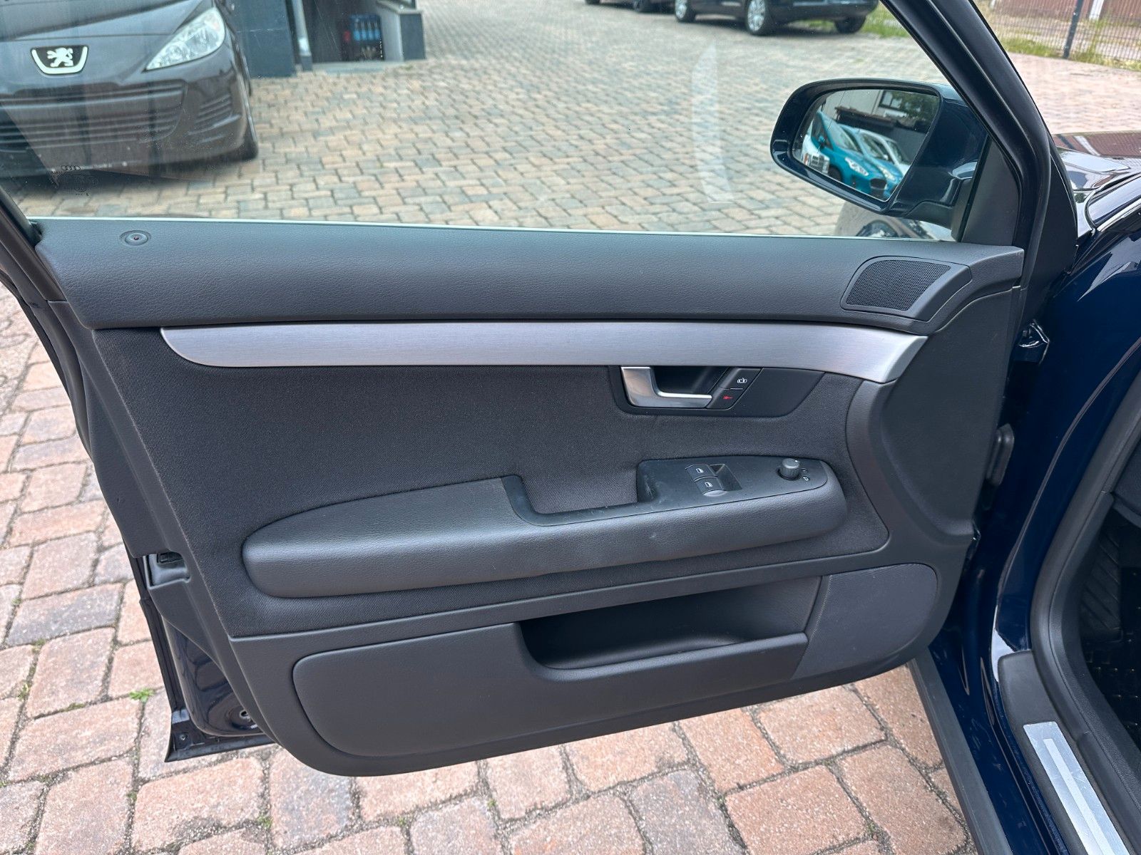 Fahrzeugabbildung Audi A4 Lim. 1.6