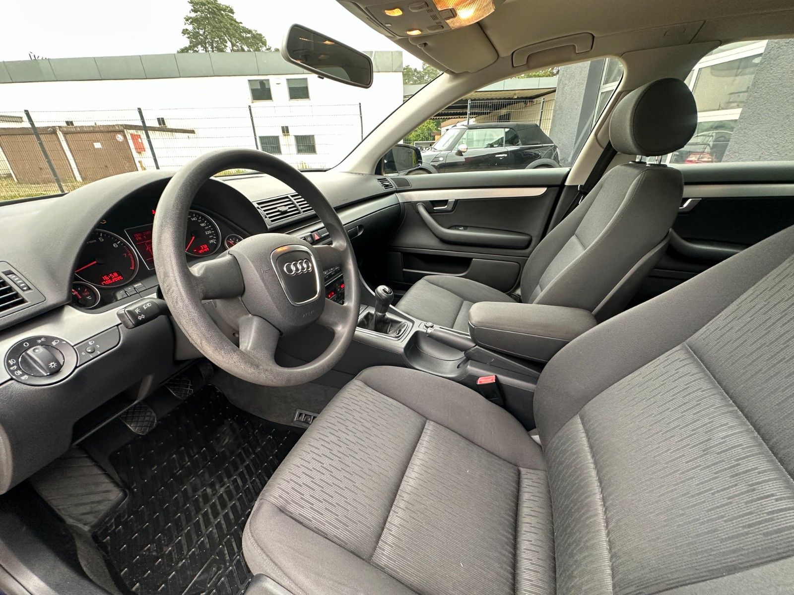 Fahrzeugabbildung Audi A4 Lim. 1.6