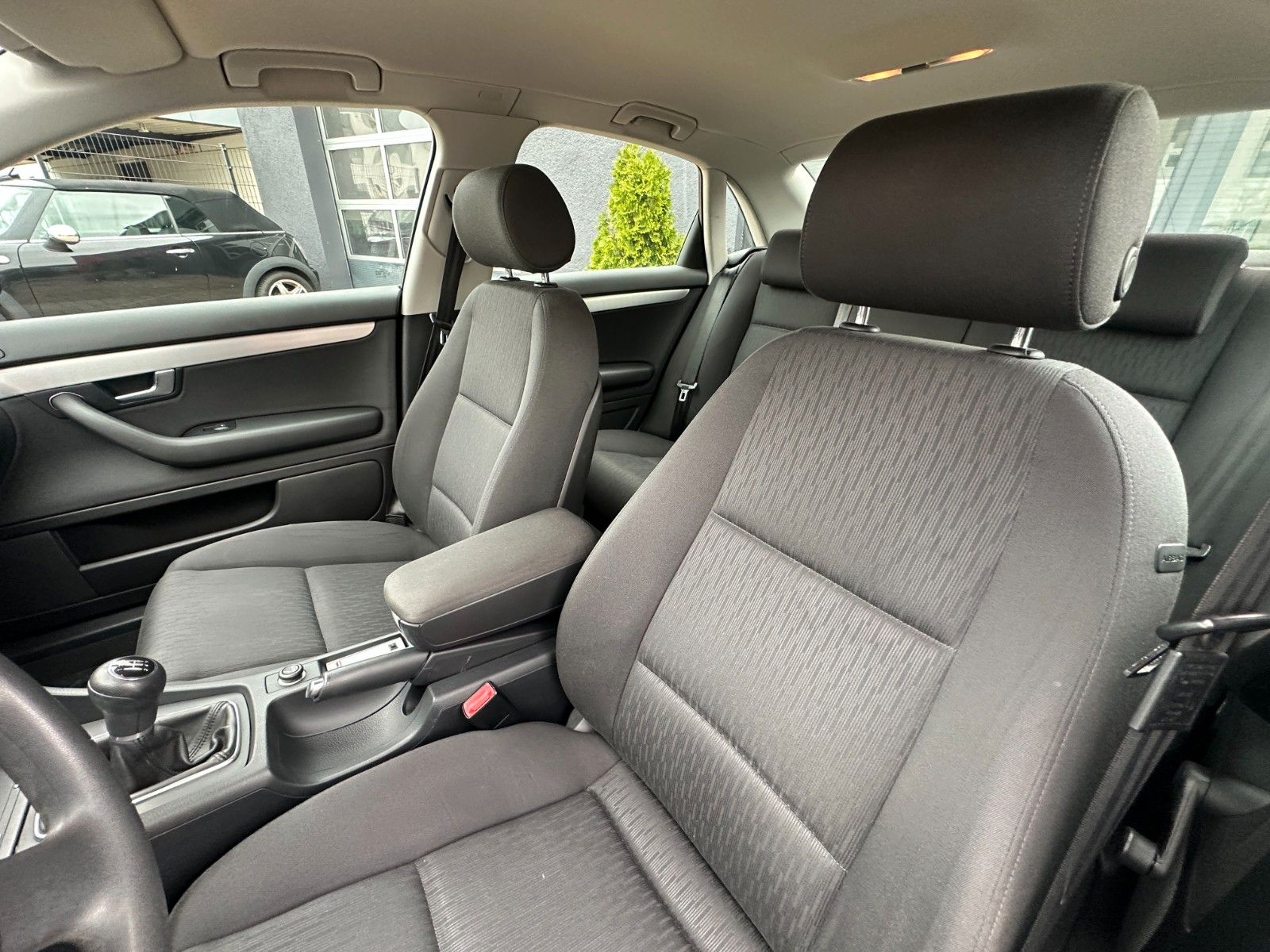 Fahrzeugabbildung Audi A4 Lim. 1.6