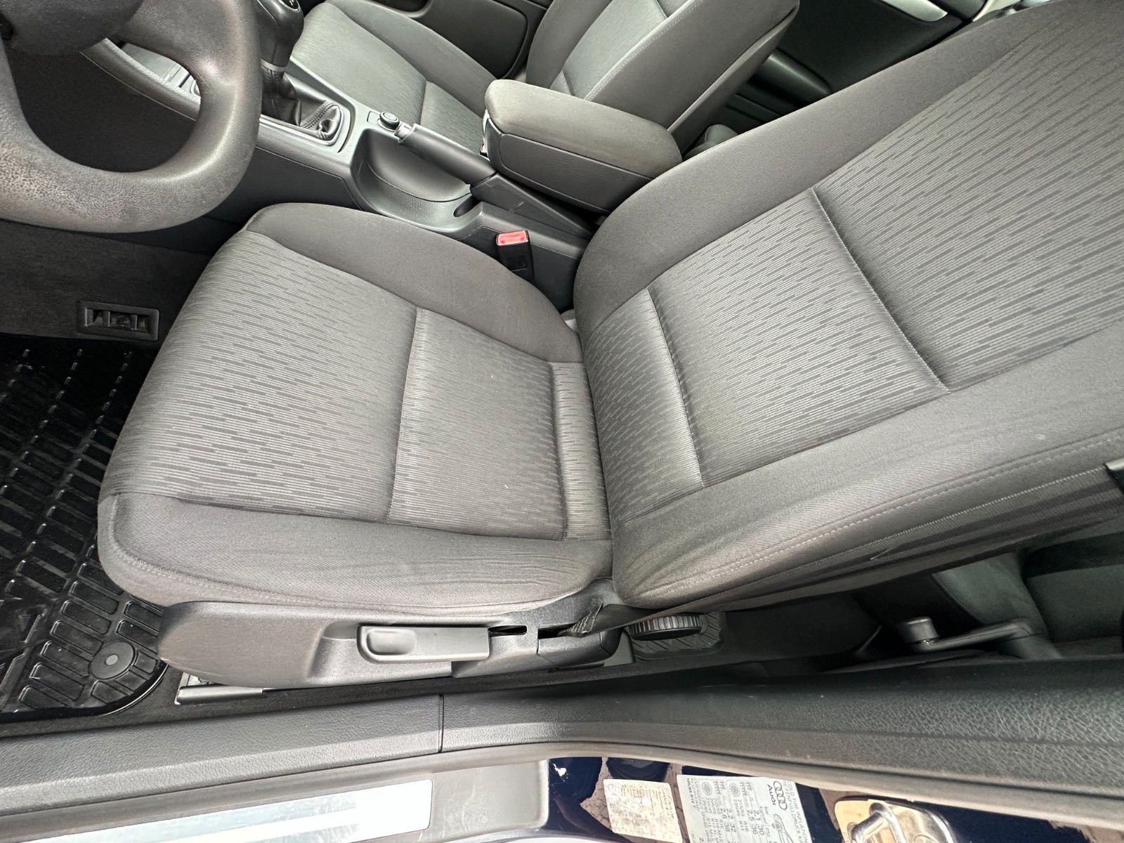 Fahrzeugabbildung Audi A4 Lim. 1.6