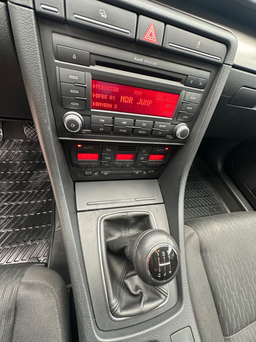 Fahrzeugabbildung Audi A4 Lim. 1.6