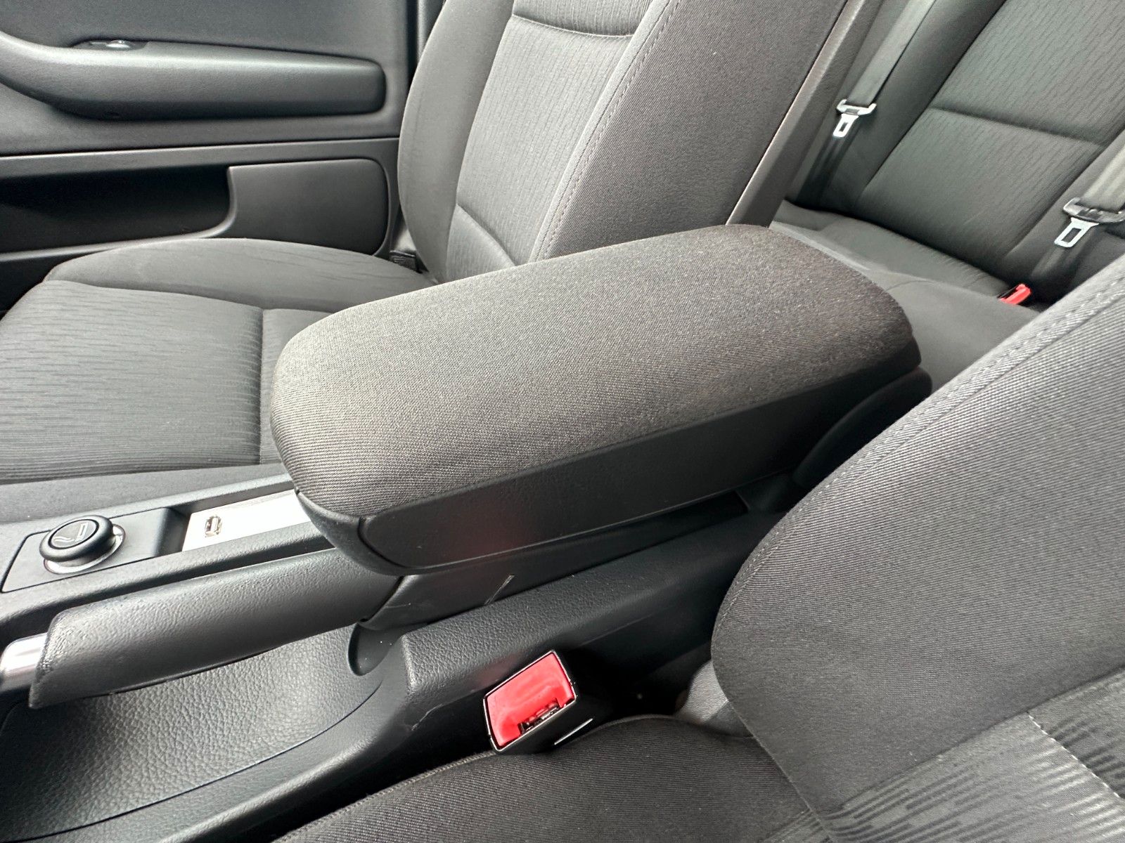 Fahrzeugabbildung Audi A4 Lim. 1.6