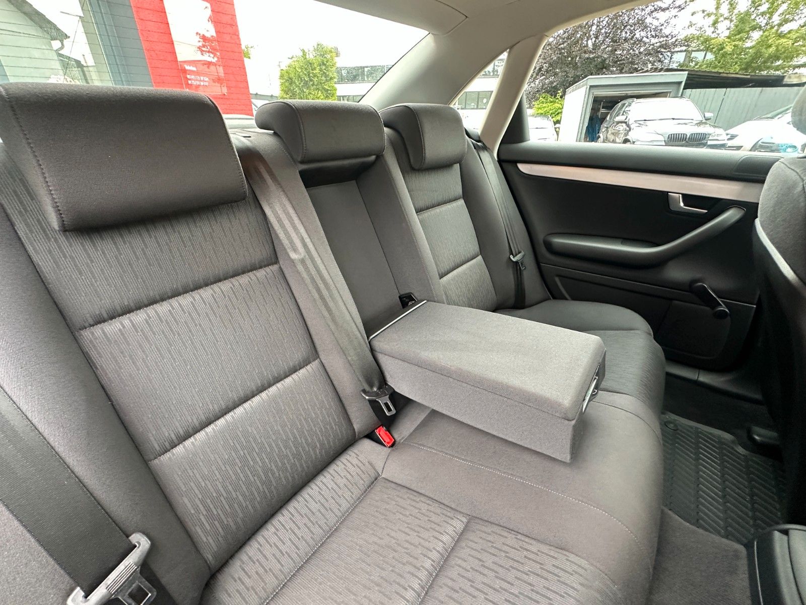 Fahrzeugabbildung Audi A4 Lim. 1.6
