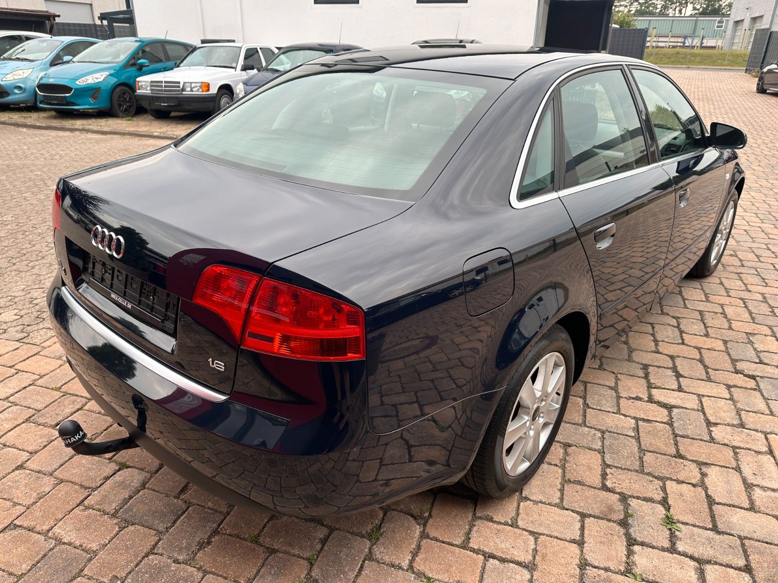 Fahrzeugabbildung Audi A4 Lim. 1.6