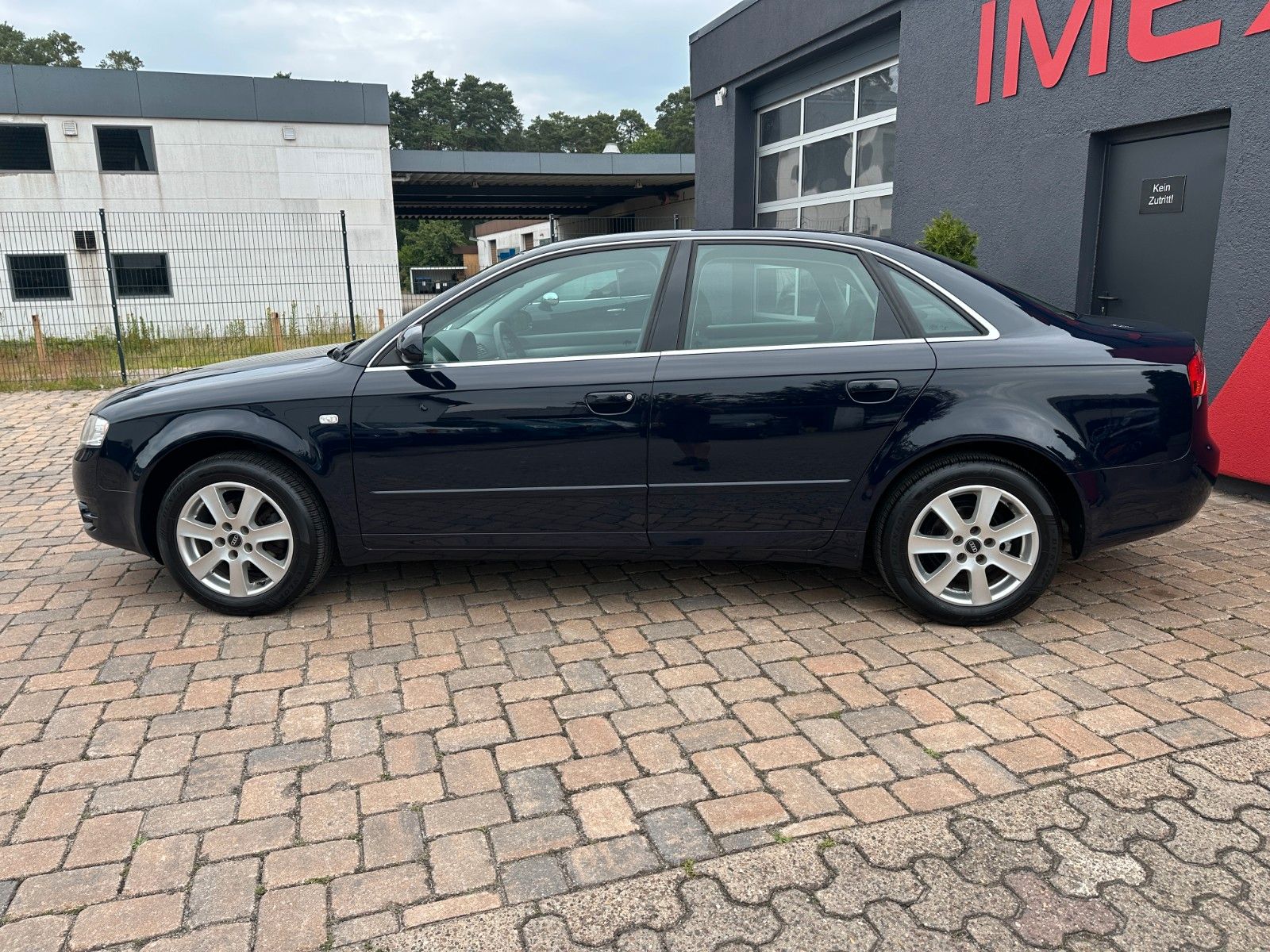 Fahrzeugabbildung Audi A4 Lim. 1.6