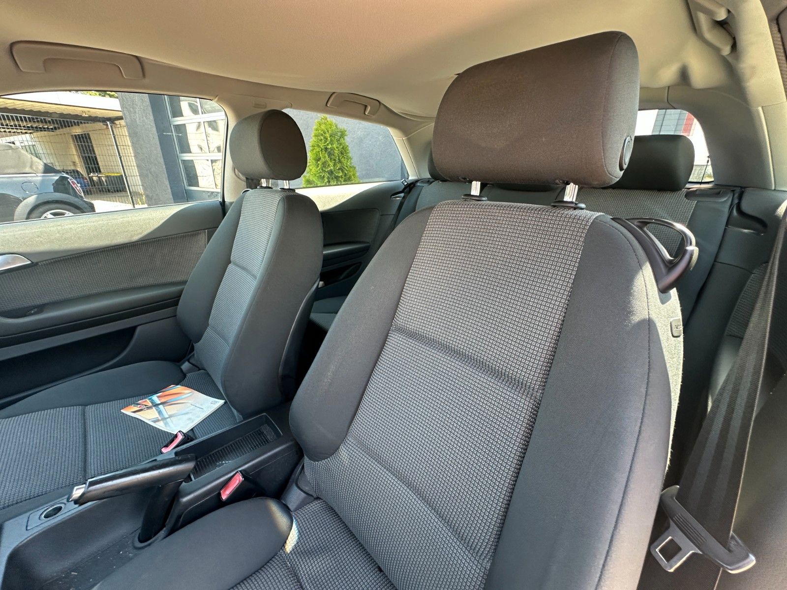 Fahrzeugabbildung Audi A3 1.6 Attraction 101 PS HU neu Klima Alu
