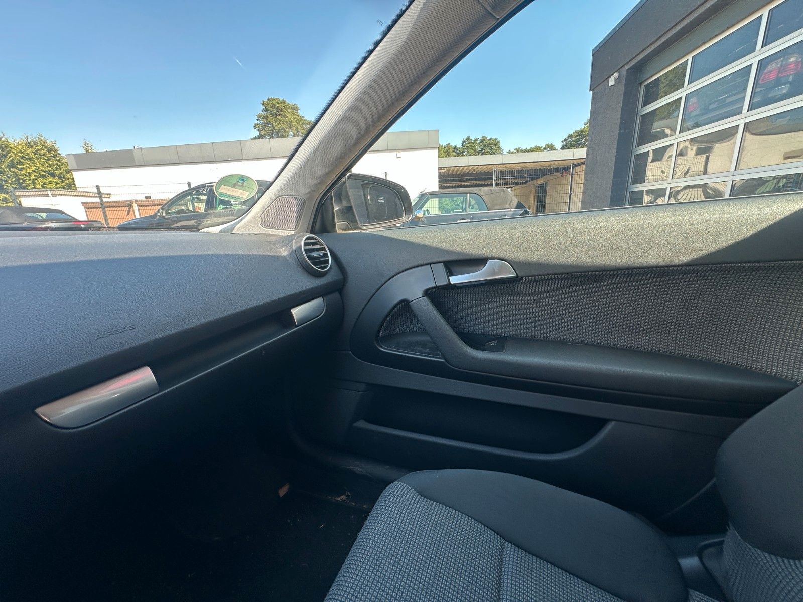 Fahrzeugabbildung Audi A3 1.6 Attraction 101 PS HU neu Klima Alu