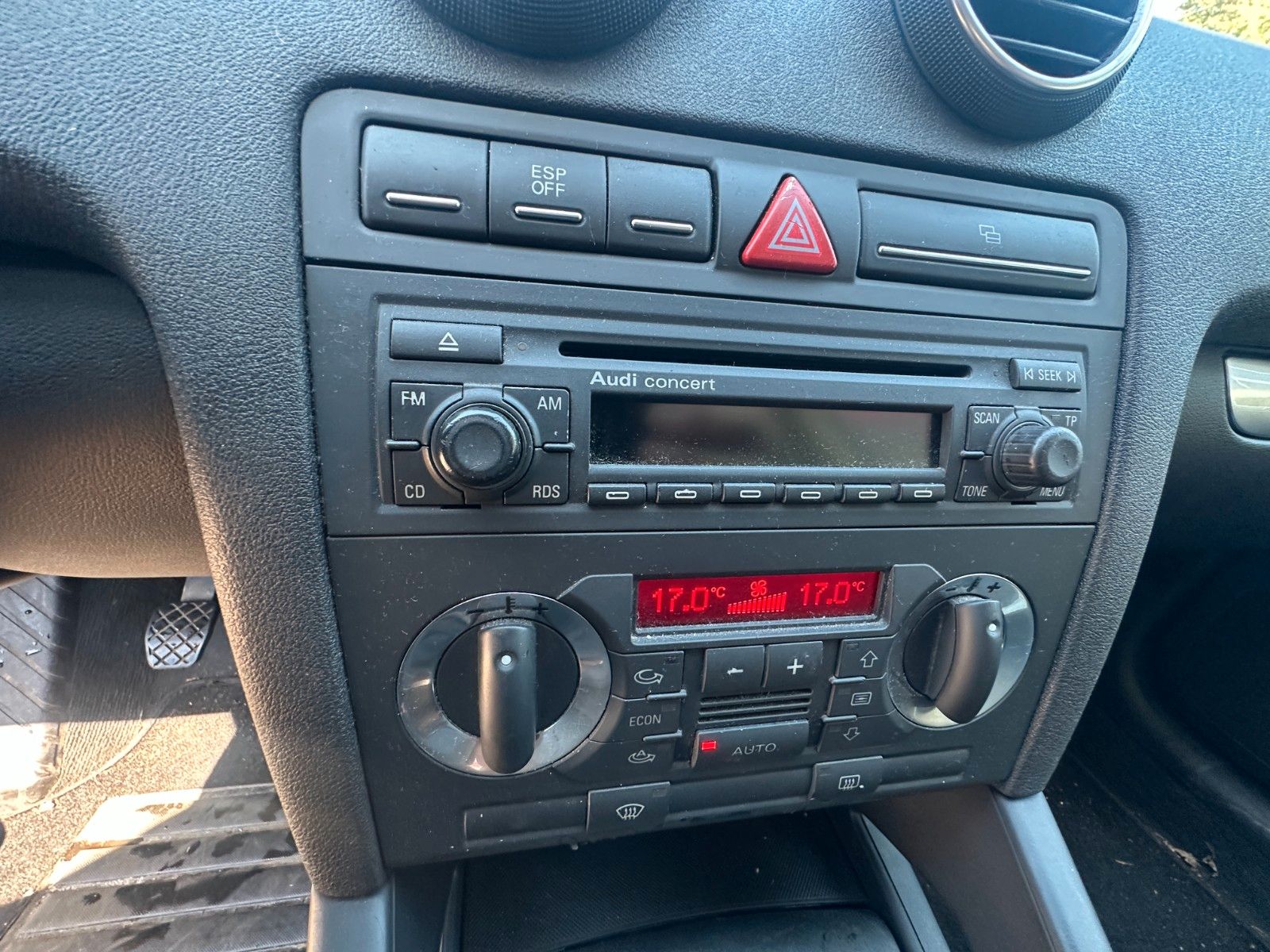 Fahrzeugabbildung Audi A3 1.6 Attraction 101 PS HU neu Klima Alu