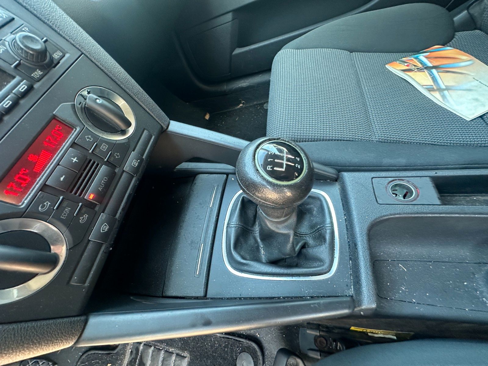 Fahrzeugabbildung Audi A3 1.6 Attraction 101 PS HU neu Klima Alu