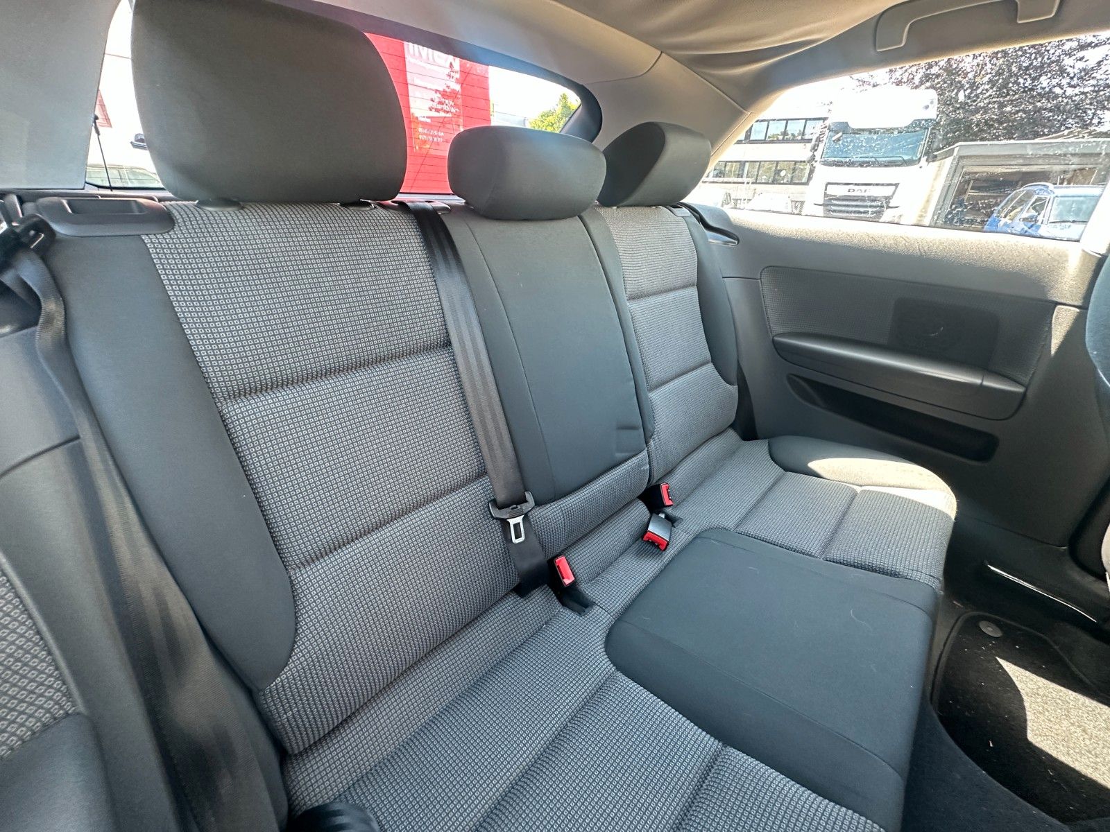 Fahrzeugabbildung Audi A3 1.6 Attraction 101 PS HU neu Klima Alu