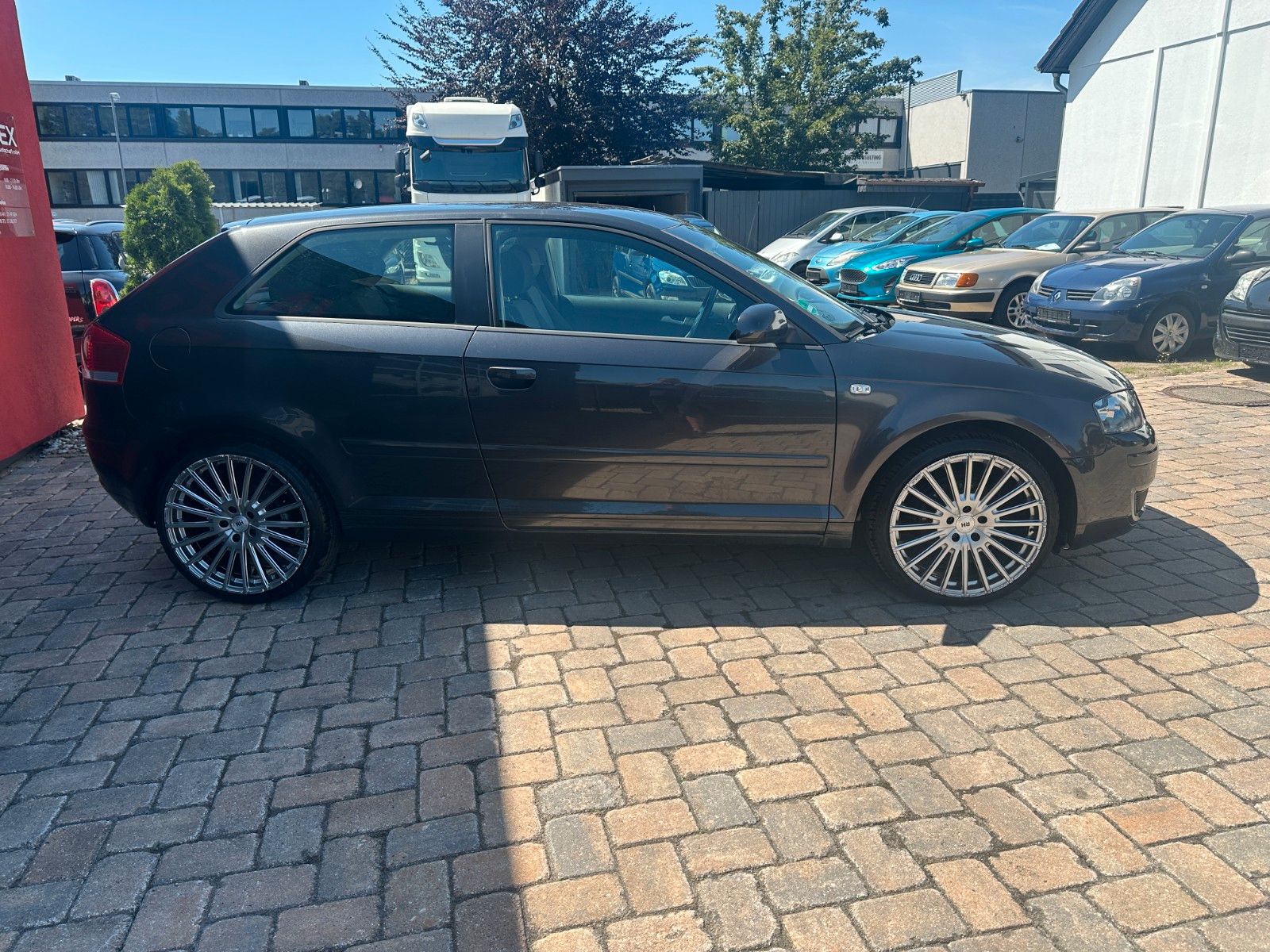 Fahrzeugabbildung Audi A3 1.6 Attraction 101 PS HU neu Klima Alu