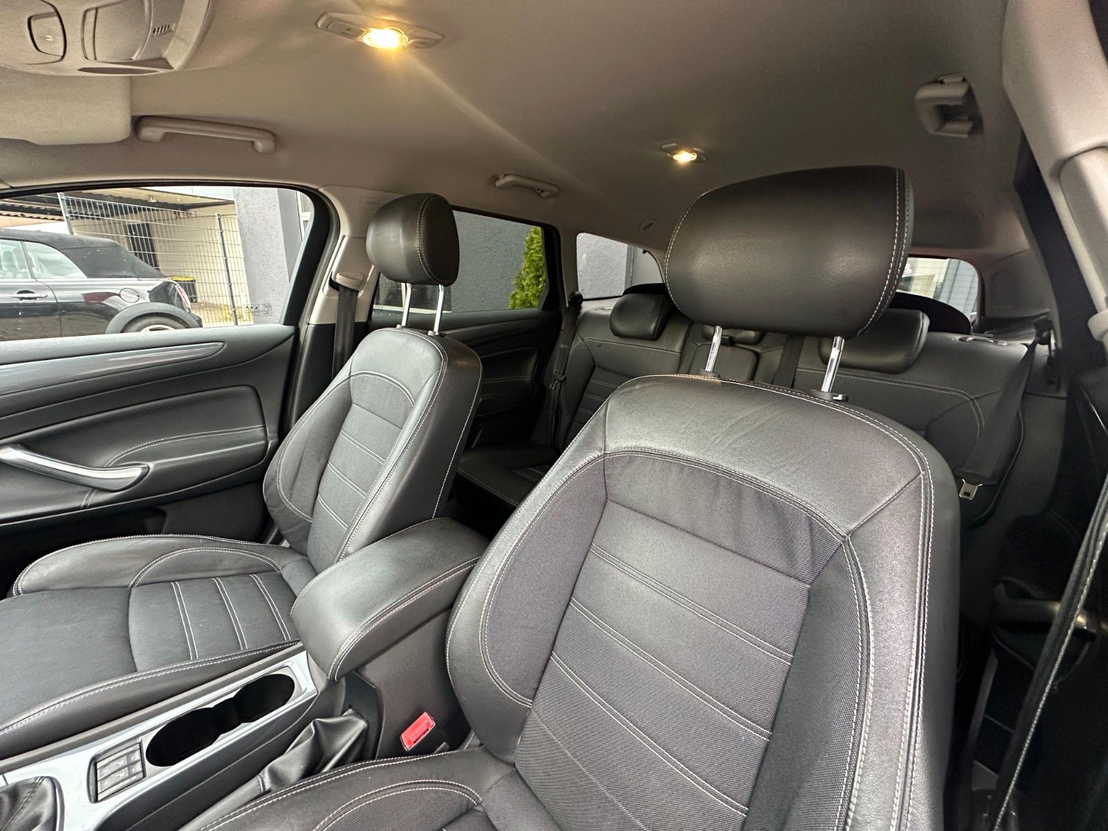 Fahrzeugabbildung Ford Mondeo Turnier Trend 1.6 160 PS Navi SH