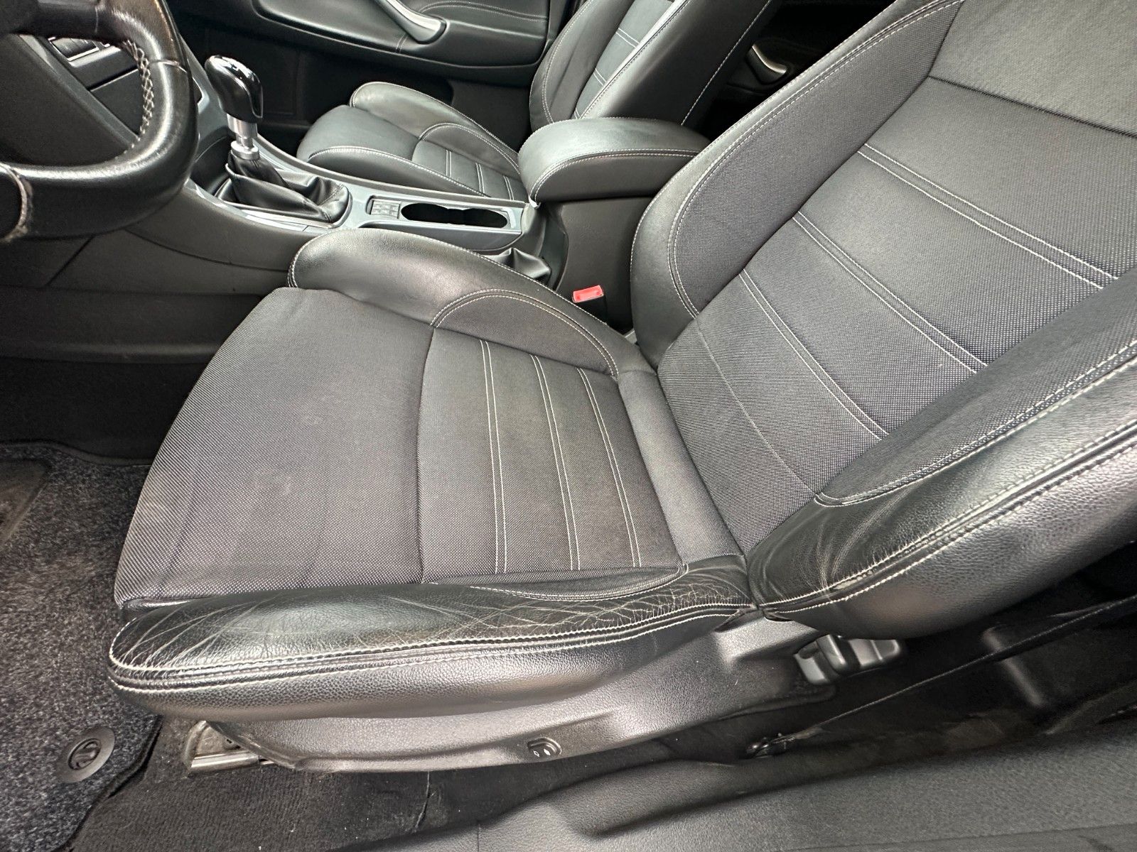 Fahrzeugabbildung Ford Mondeo Turnier Trend 1.6 160 PS Navi SH