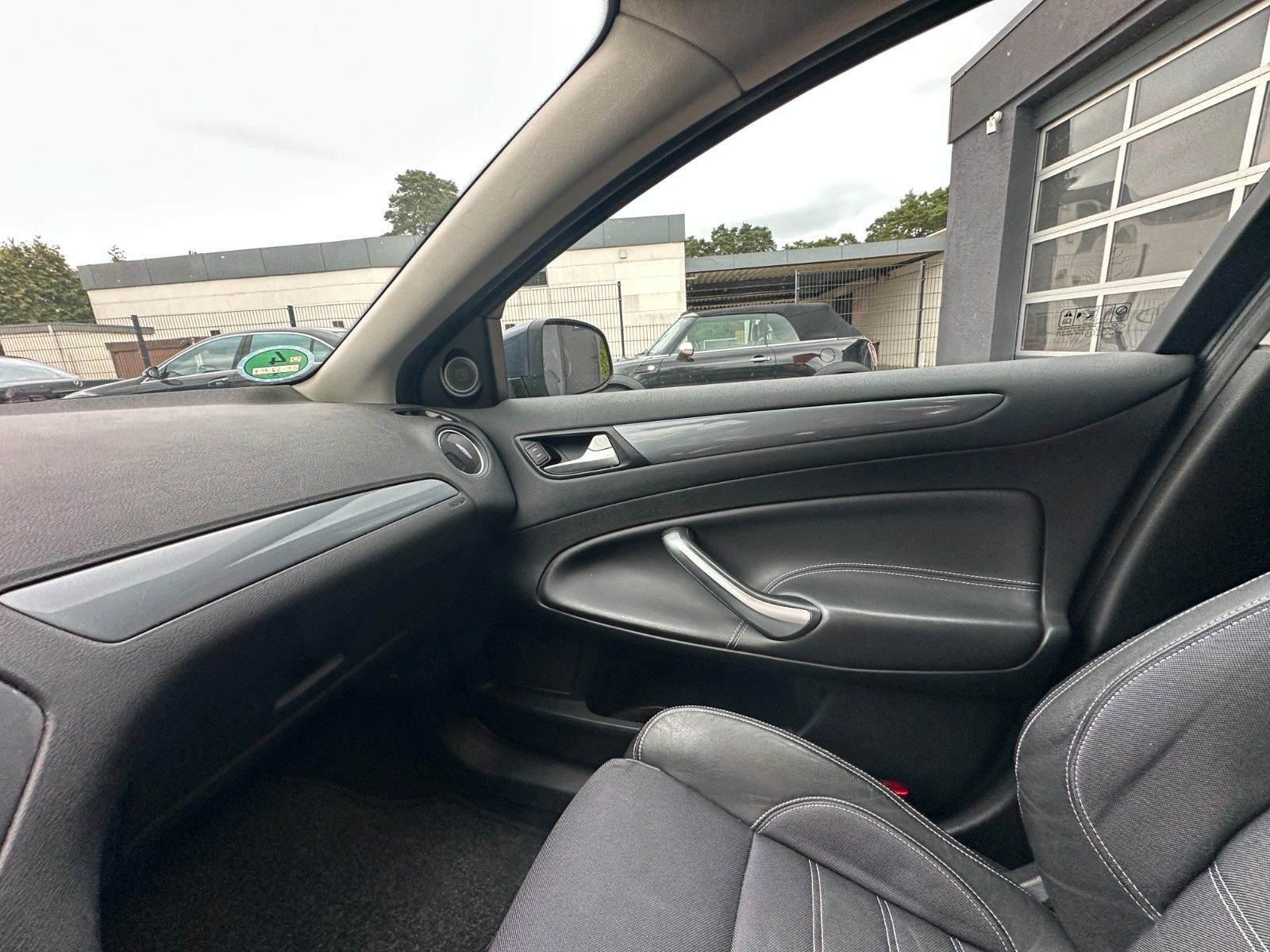Fahrzeugabbildung Ford Mondeo Turnier Trend 1.6 160 PS Navi SH