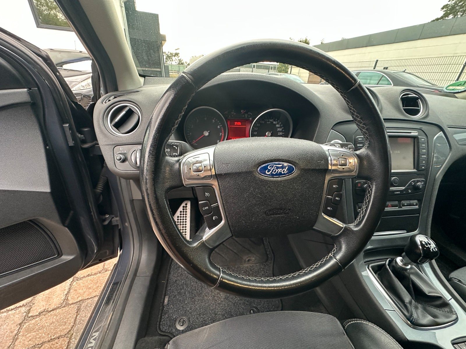 Fahrzeugabbildung Ford Mondeo Turnier Trend 1.6 160 PS Navi SH