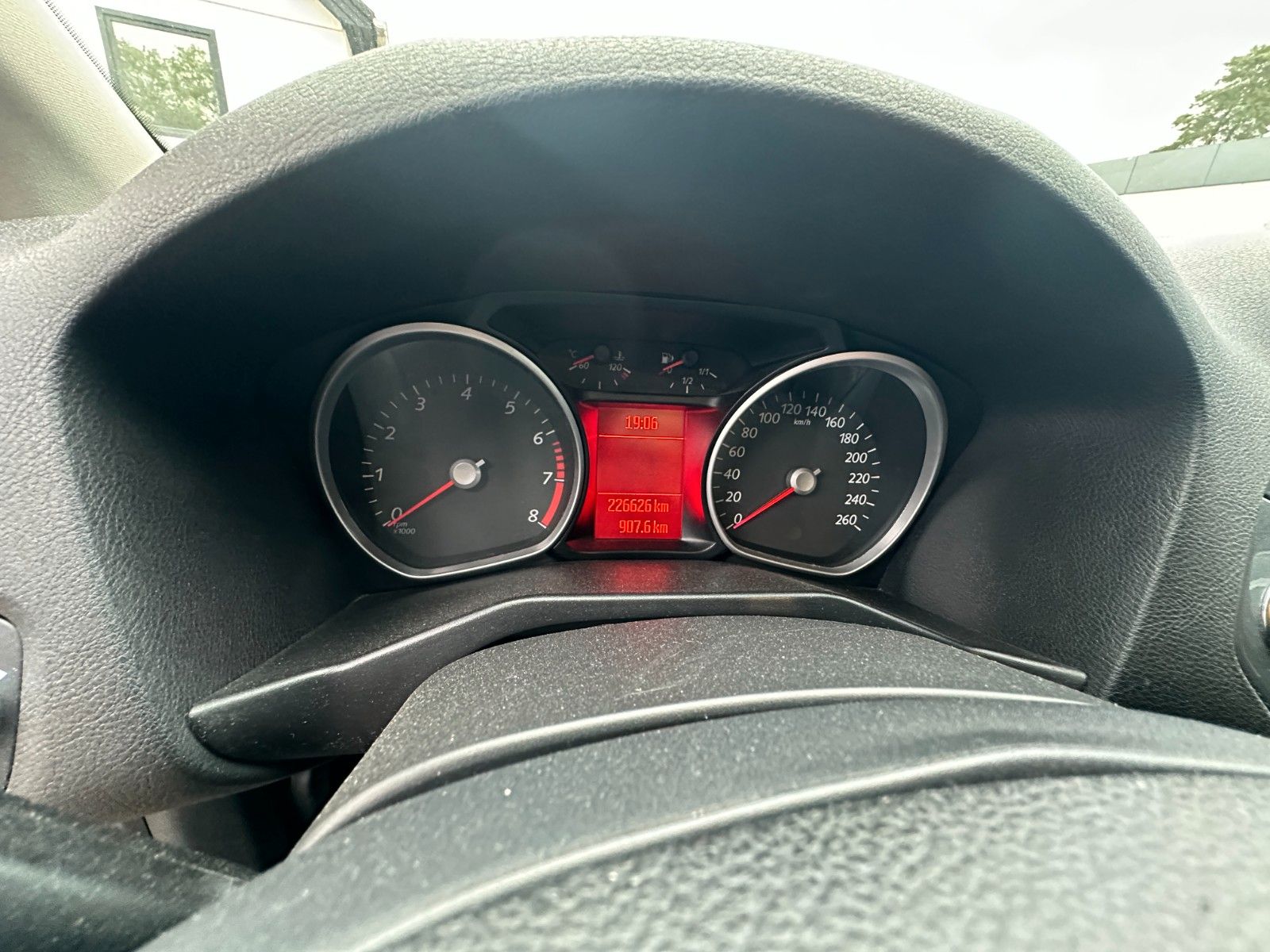 Fahrzeugabbildung Ford Mondeo Turnier Trend 1.6 160 PS Navi SH