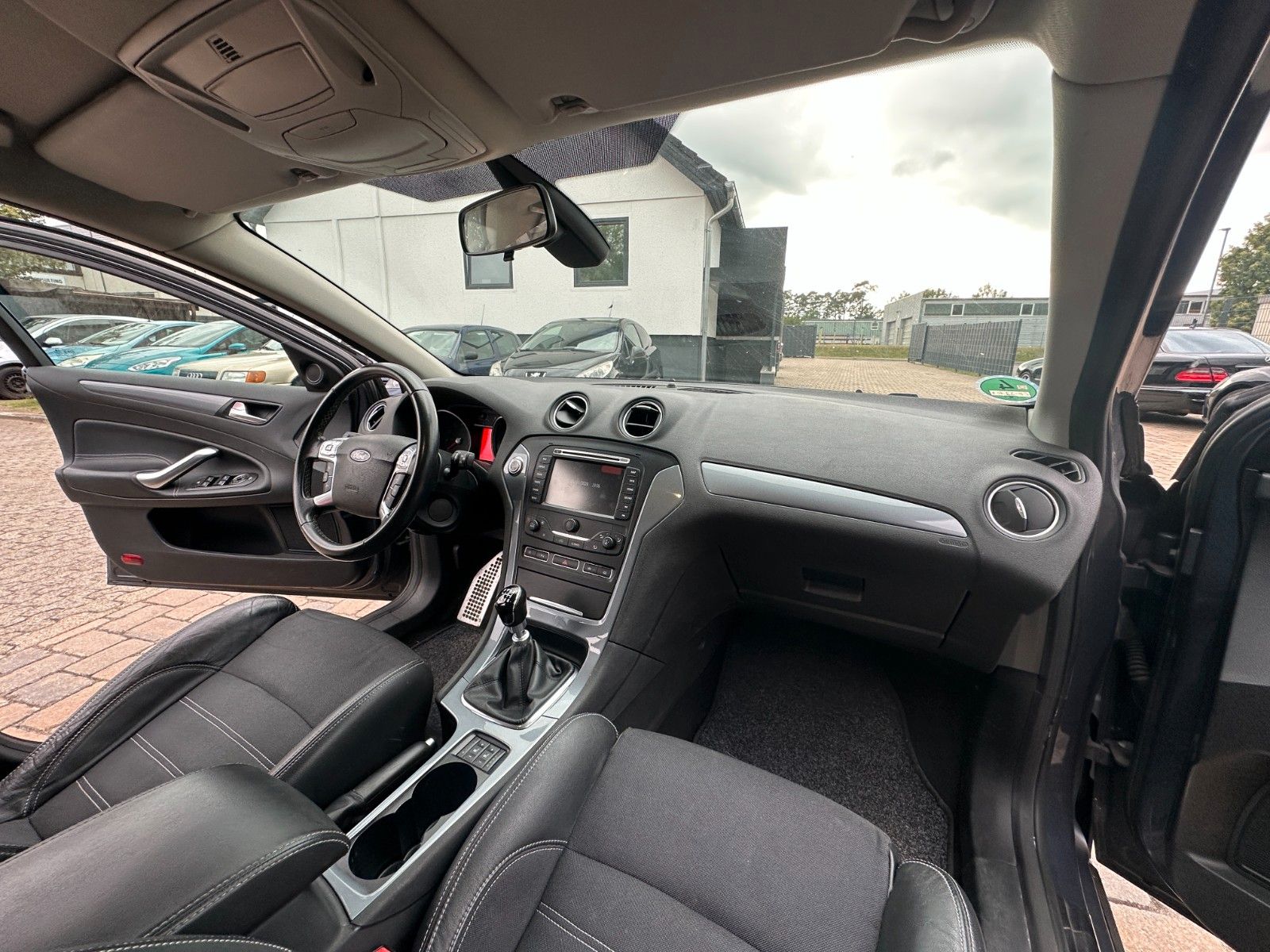 Fahrzeugabbildung Ford Mondeo Turnier Trend 1.6 160 PS Navi SH
