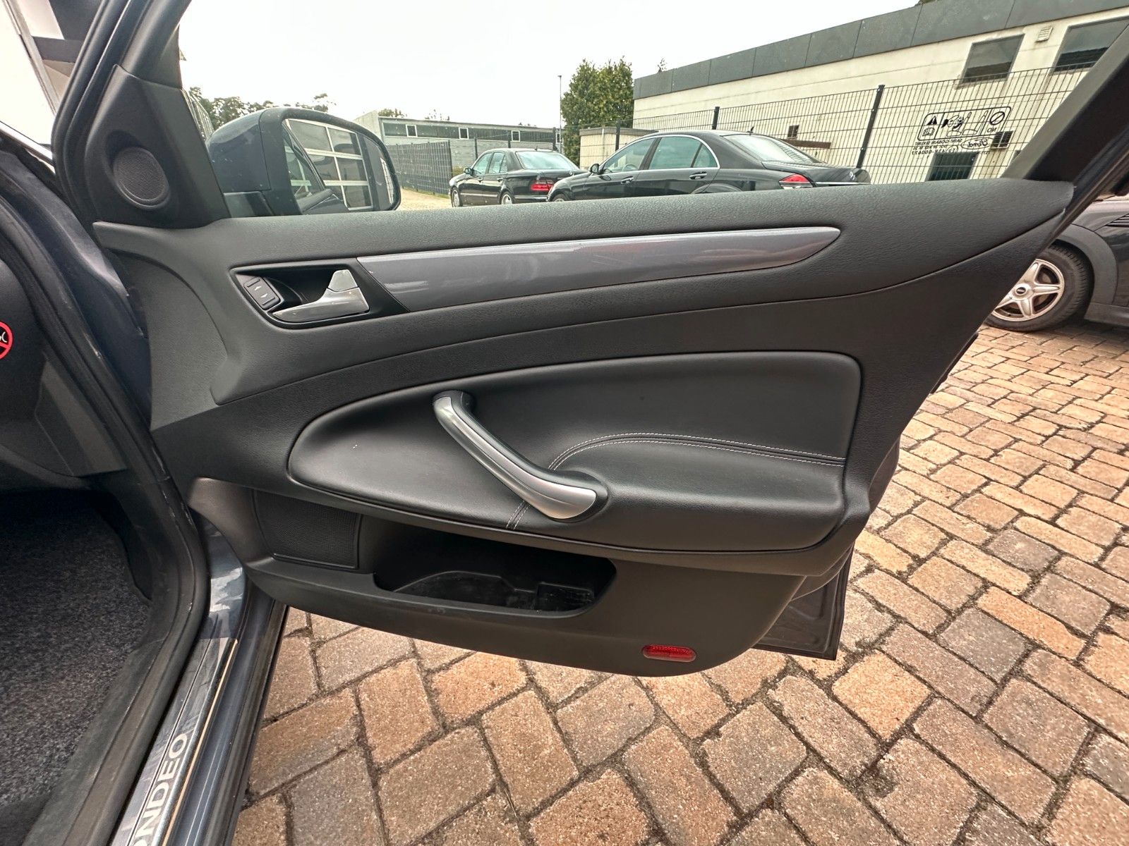 Fahrzeugabbildung Ford Mondeo Turnier Trend 1.6 160 PS Navi SH