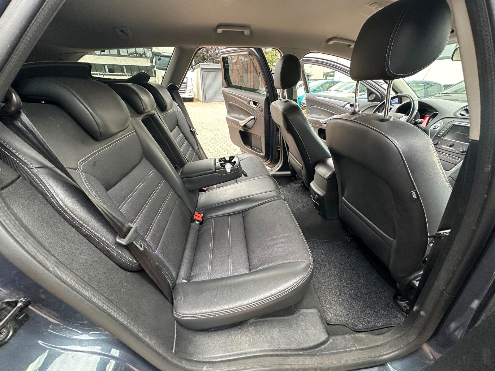 Fahrzeugabbildung Ford Mondeo Turnier Trend 1.6 160 PS Navi SH