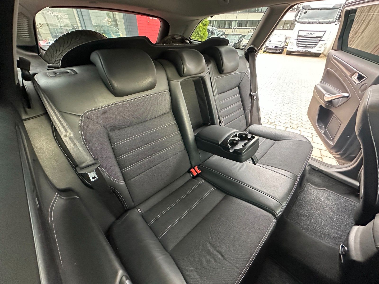 Fahrzeugabbildung Ford Mondeo Turnier Trend 1.6 160 PS Navi SH