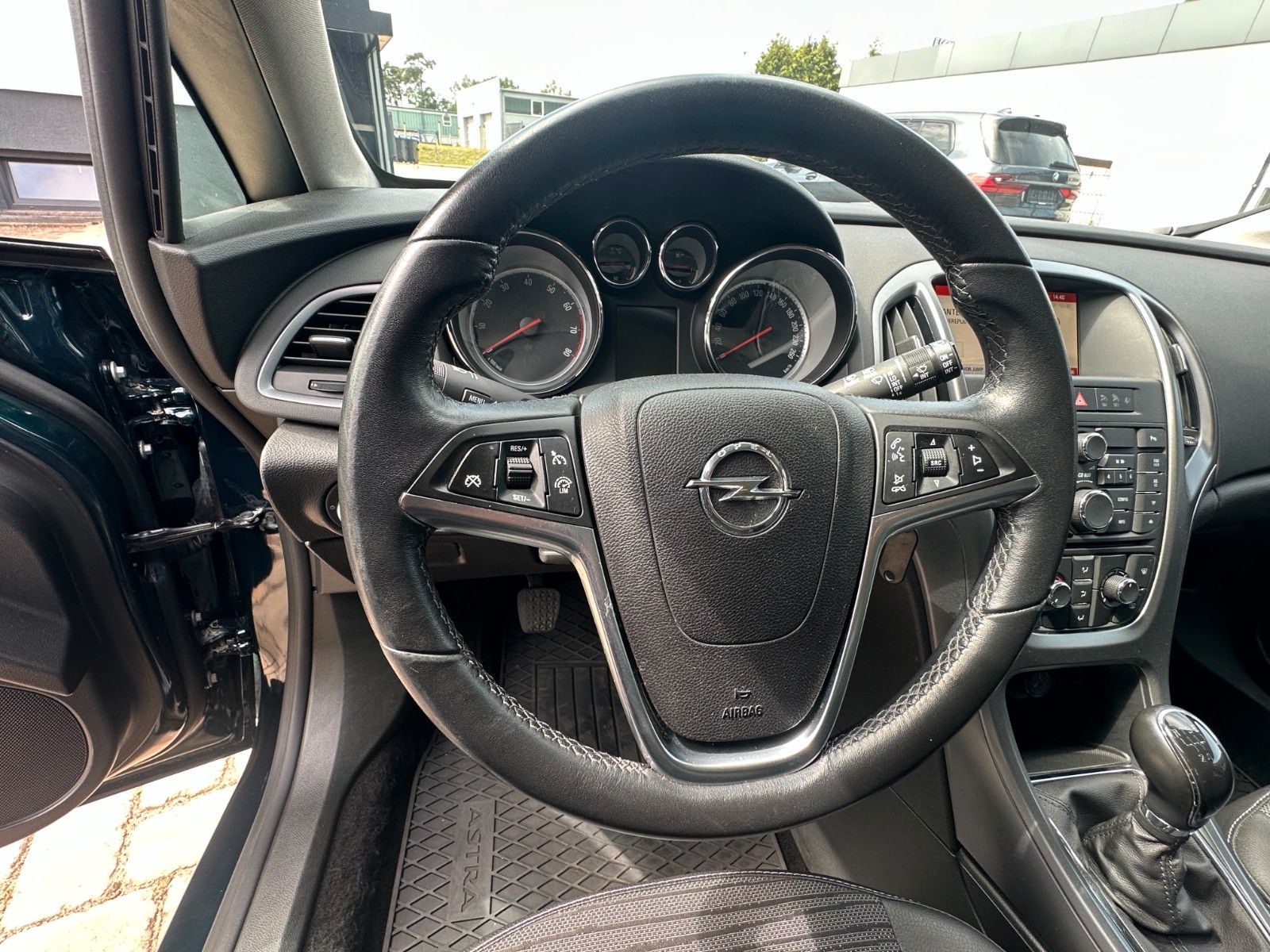 Fahrzeugabbildung Opel Astra J Lim. 5-trg. Edition 1.6 115 PS HU neu