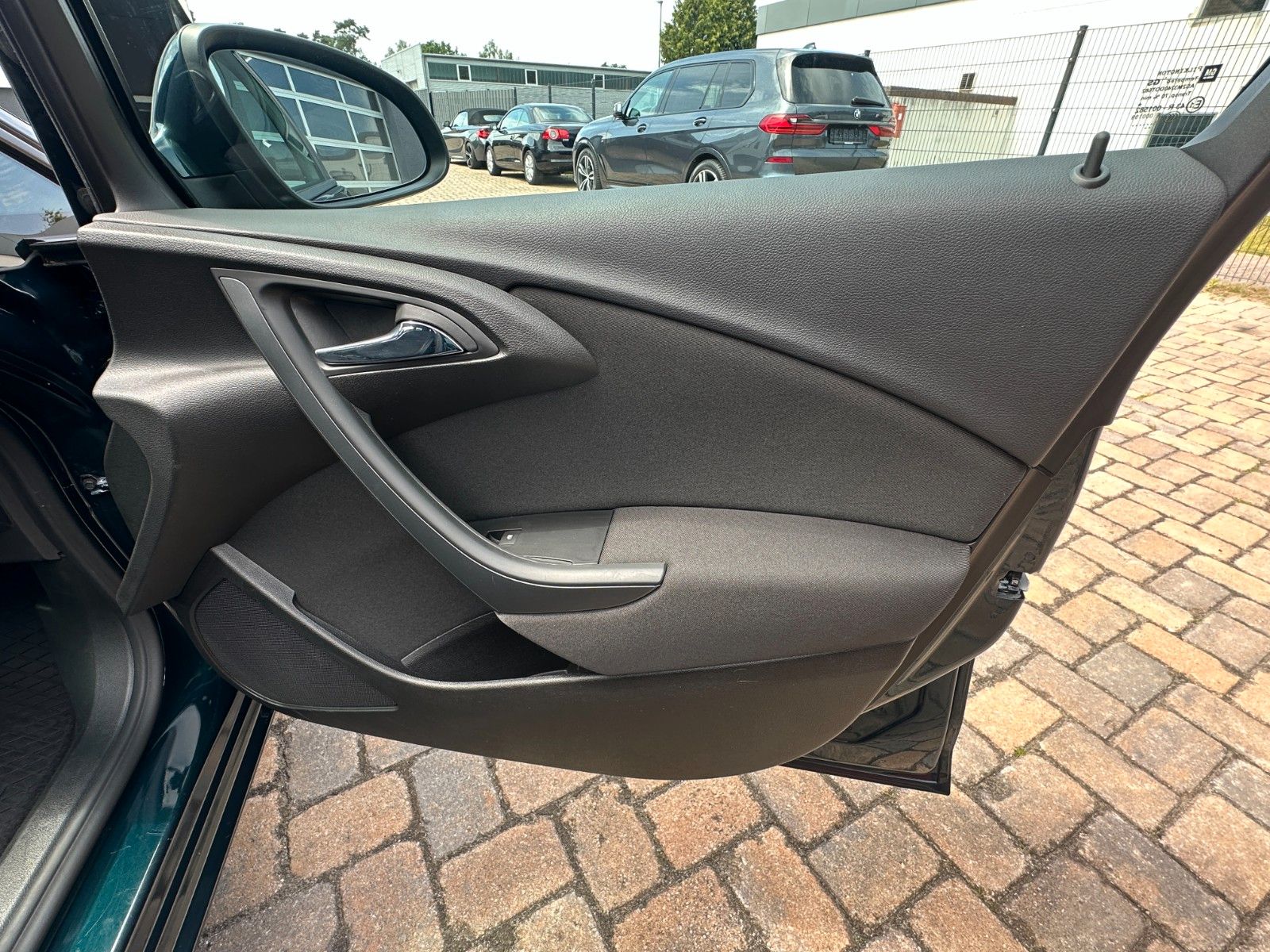 Fahrzeugabbildung Opel Astra J Lim. 5-trg. Edition 1.6 115 PS HU neu