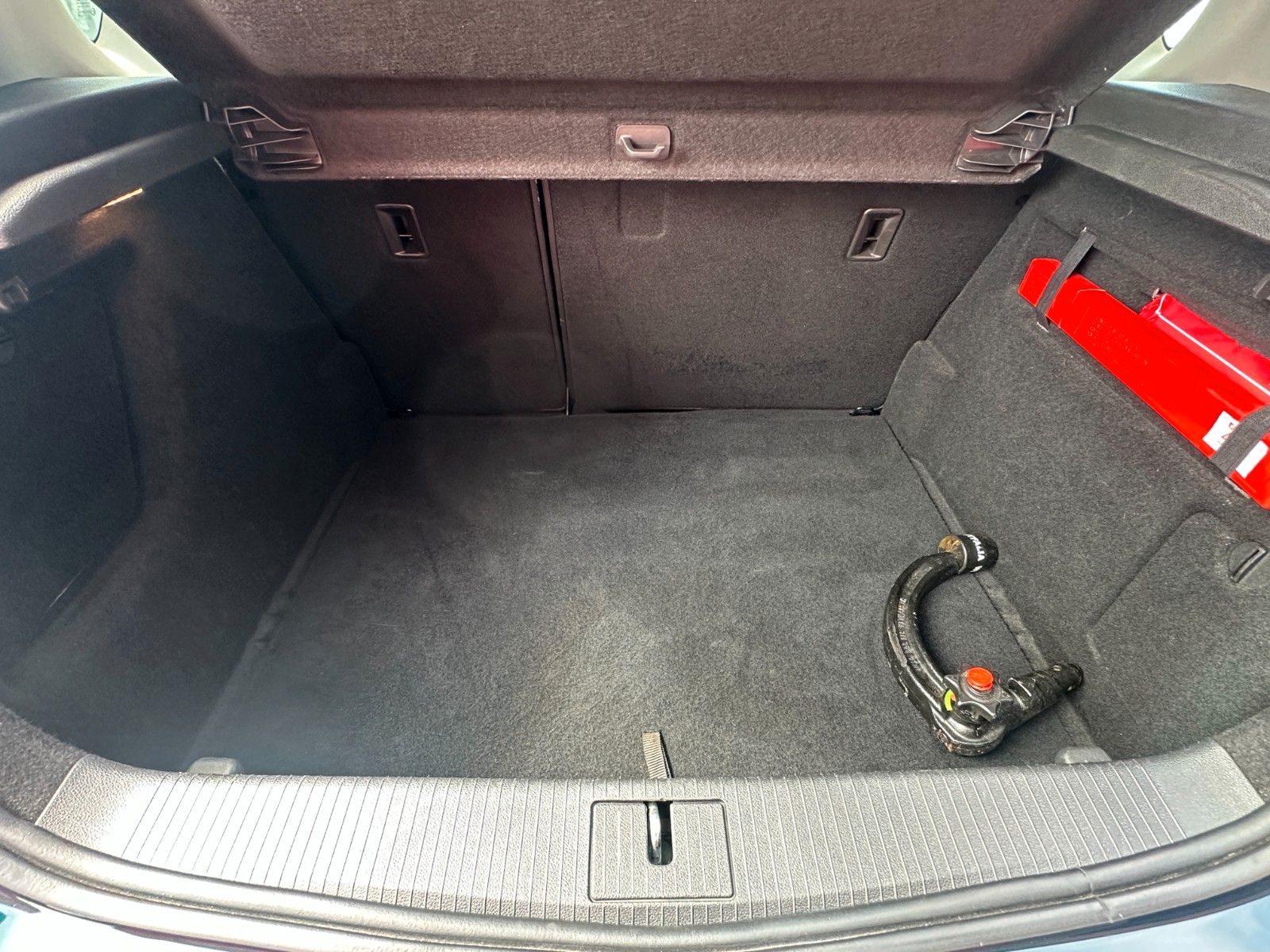 Fahrzeugabbildung Opel Astra J Lim. 5-trg. Edition 1.6 115 PS HU neu