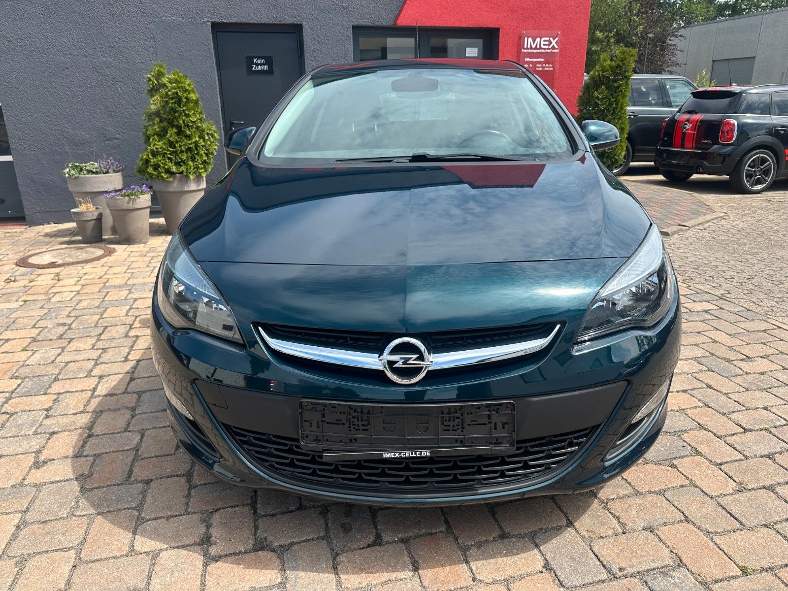 Fahrzeugabbildung Opel Astra J Lim. 5-trg. Edition 1.6 115 PS HU neu