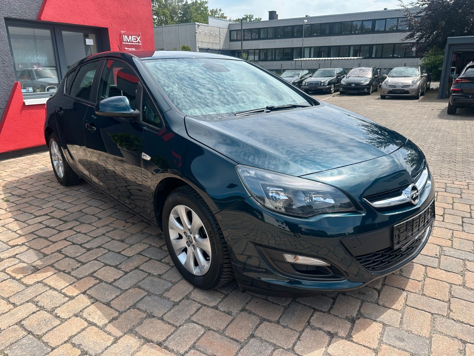 Fahrzeugabbildung Opel Astra J Lim. 5-trg. Edition 1.6 115 PS HU neu