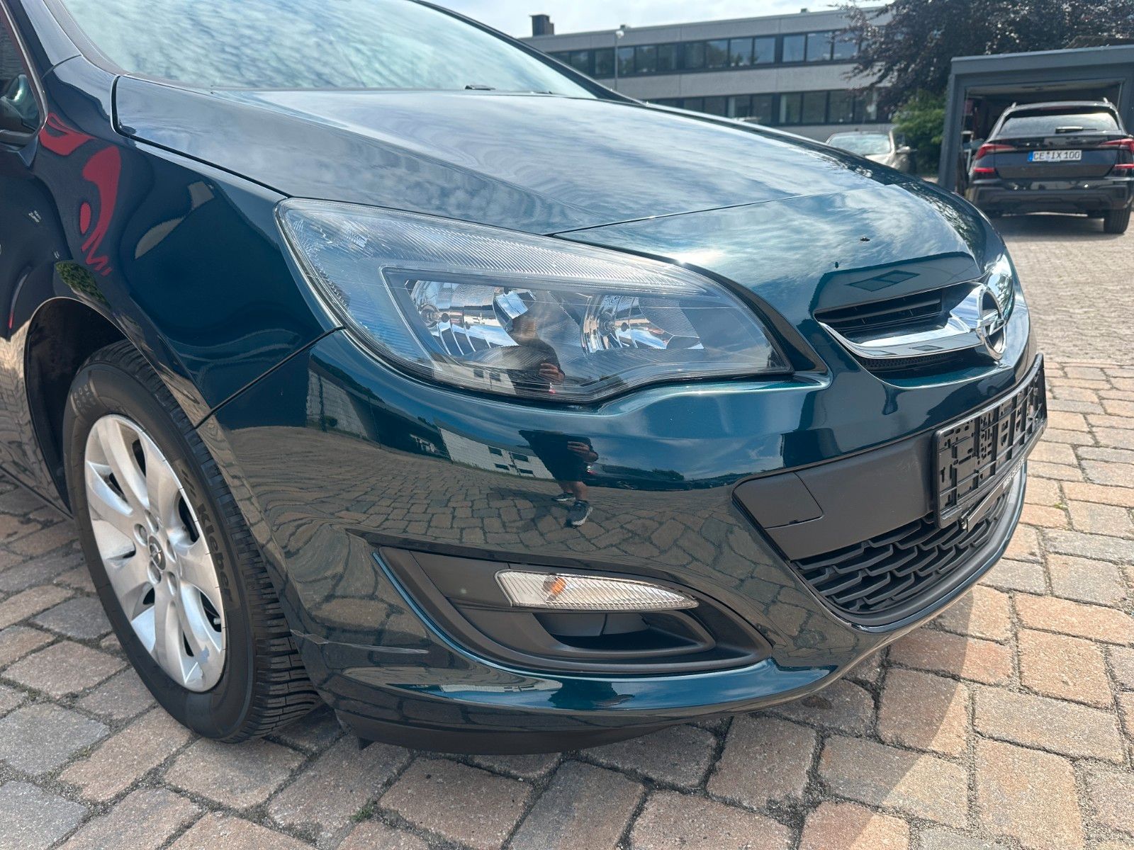 Fahrzeugabbildung Opel Astra J Lim. 5-trg. Edition 1.6 115 PS HU neu