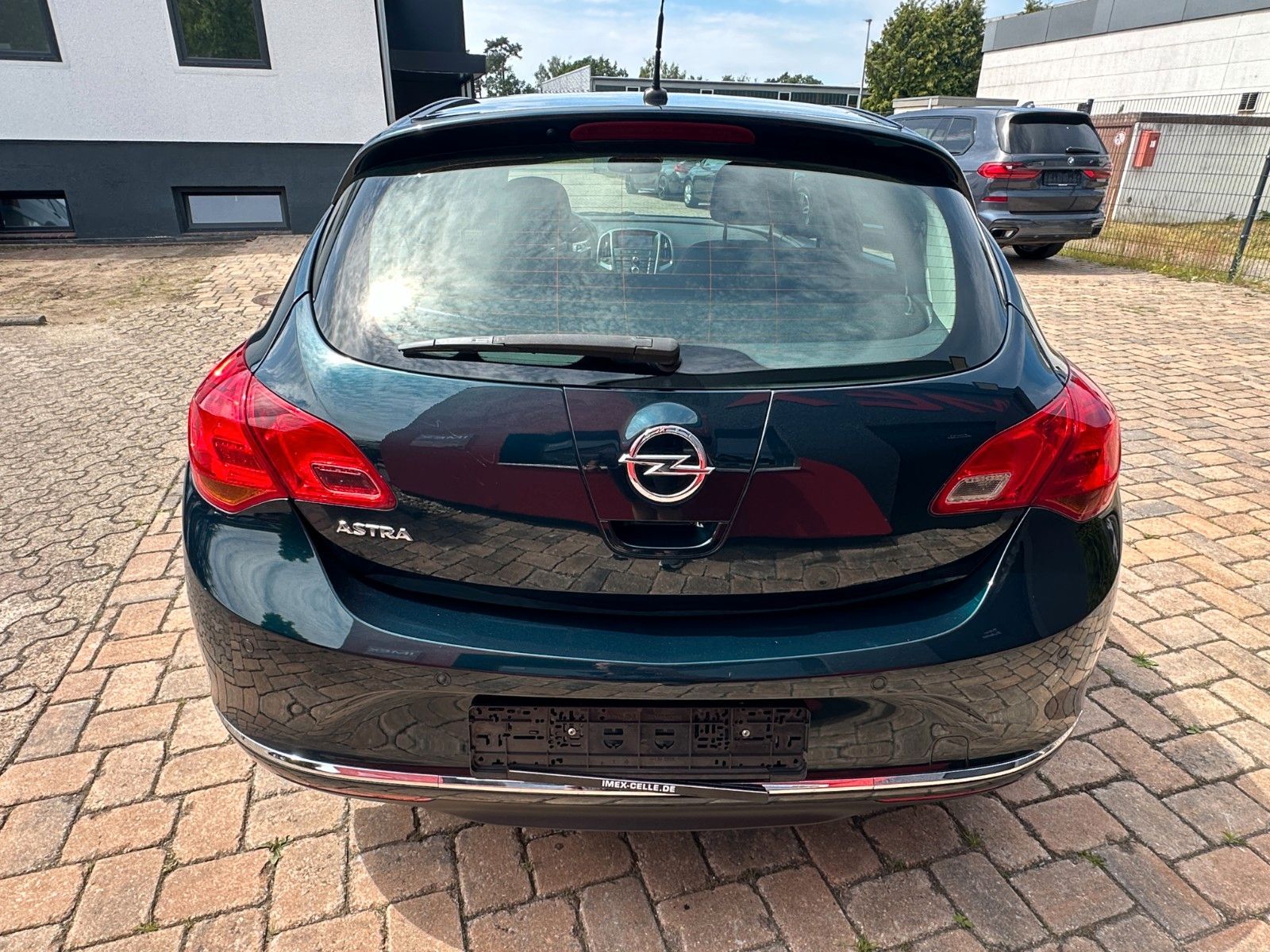 Fahrzeugabbildung Opel Astra J Lim. 5-trg. Edition 1.6 115 PS HU neu