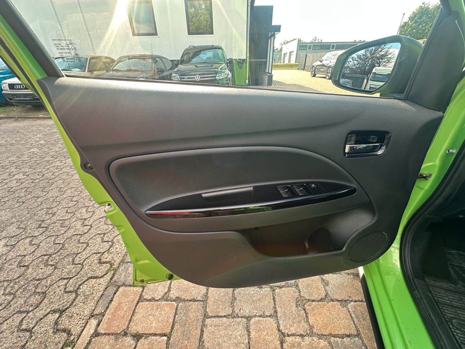 Fahrzeugabbildung Mitsubishi Space Star Color 1.2 80 PS Klima SH 1.Hand
