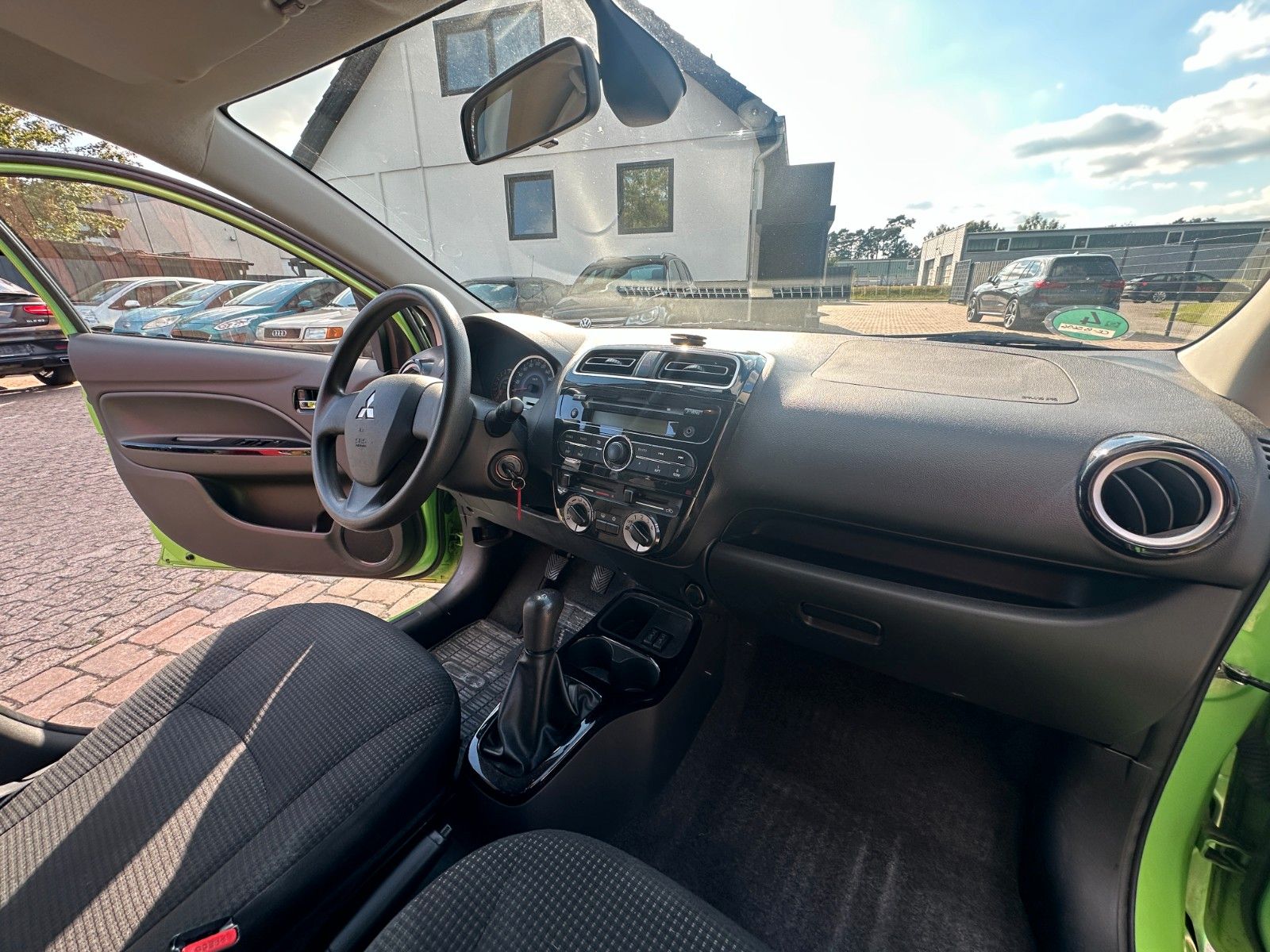 Fahrzeugabbildung Mitsubishi Space Star Color 1.2 80 PS Klima SH 1.Hand