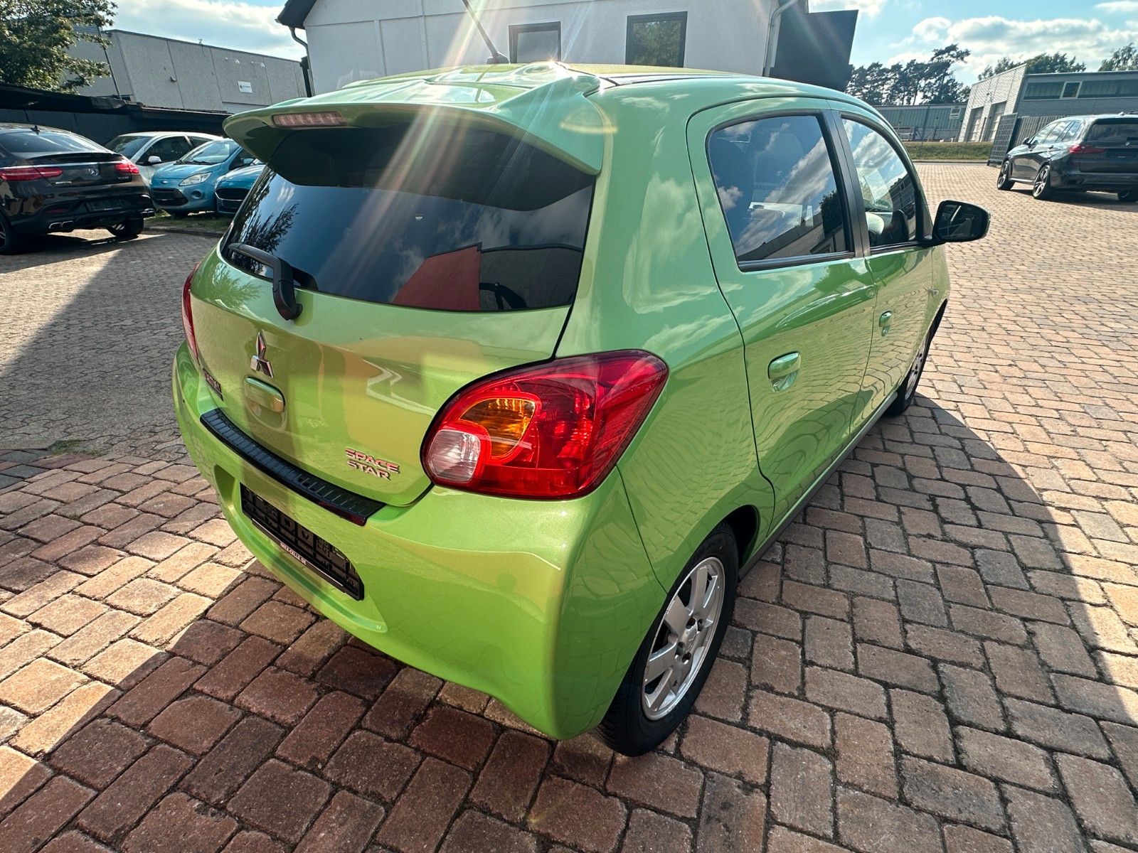 Fahrzeugabbildung Mitsubishi Space Star Color 1.2 80 PS Klima SH 1.Hand