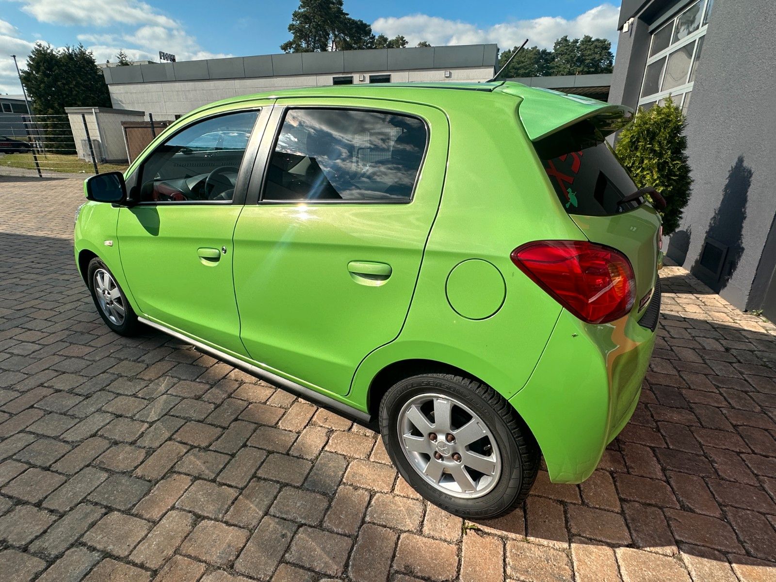 Fahrzeugabbildung Mitsubishi Space Star Color 1.2 80 PS Klima SH 1.Hand