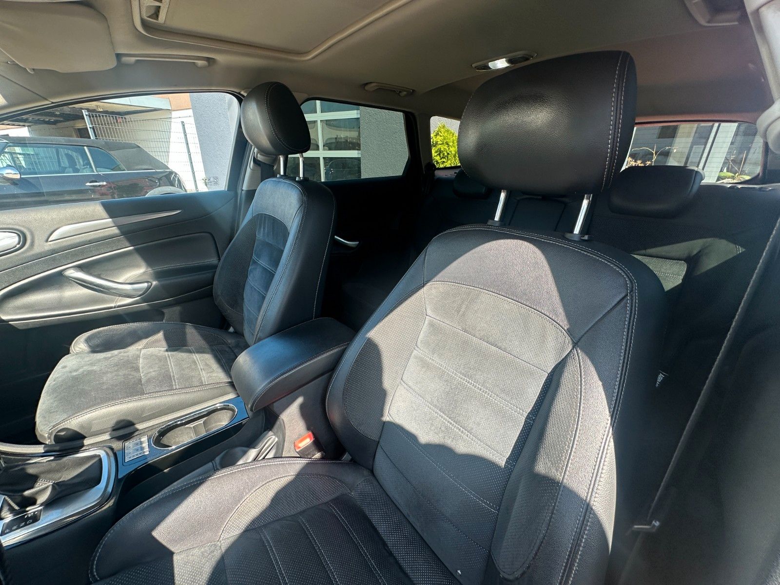Fahrzeugabbildung Ford Mondeo Titanium 2.0 203 PS HU neu Autom.
