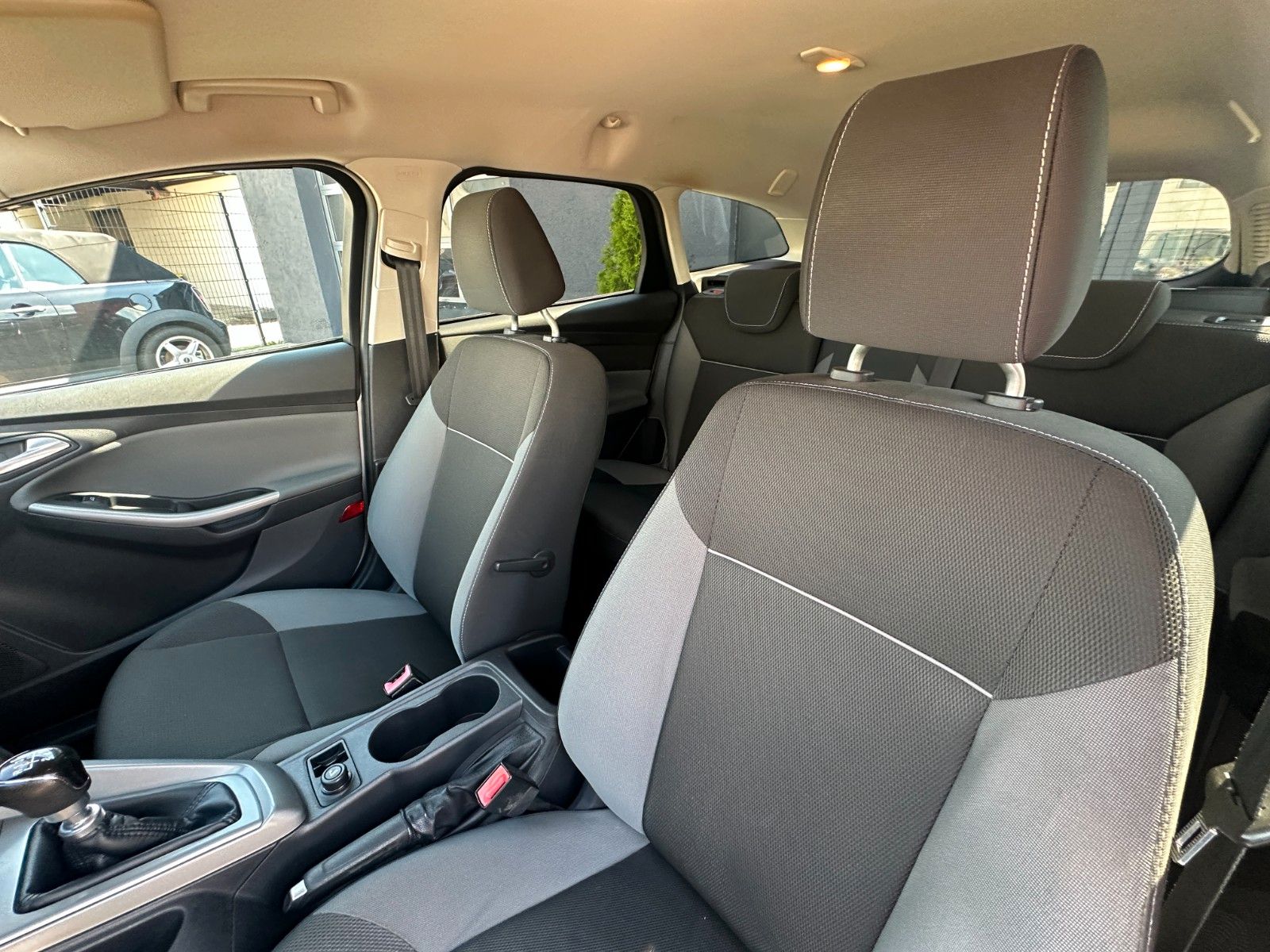 Fahrzeugabbildung Ford Focus Turnier Trend 1.6 115 PS