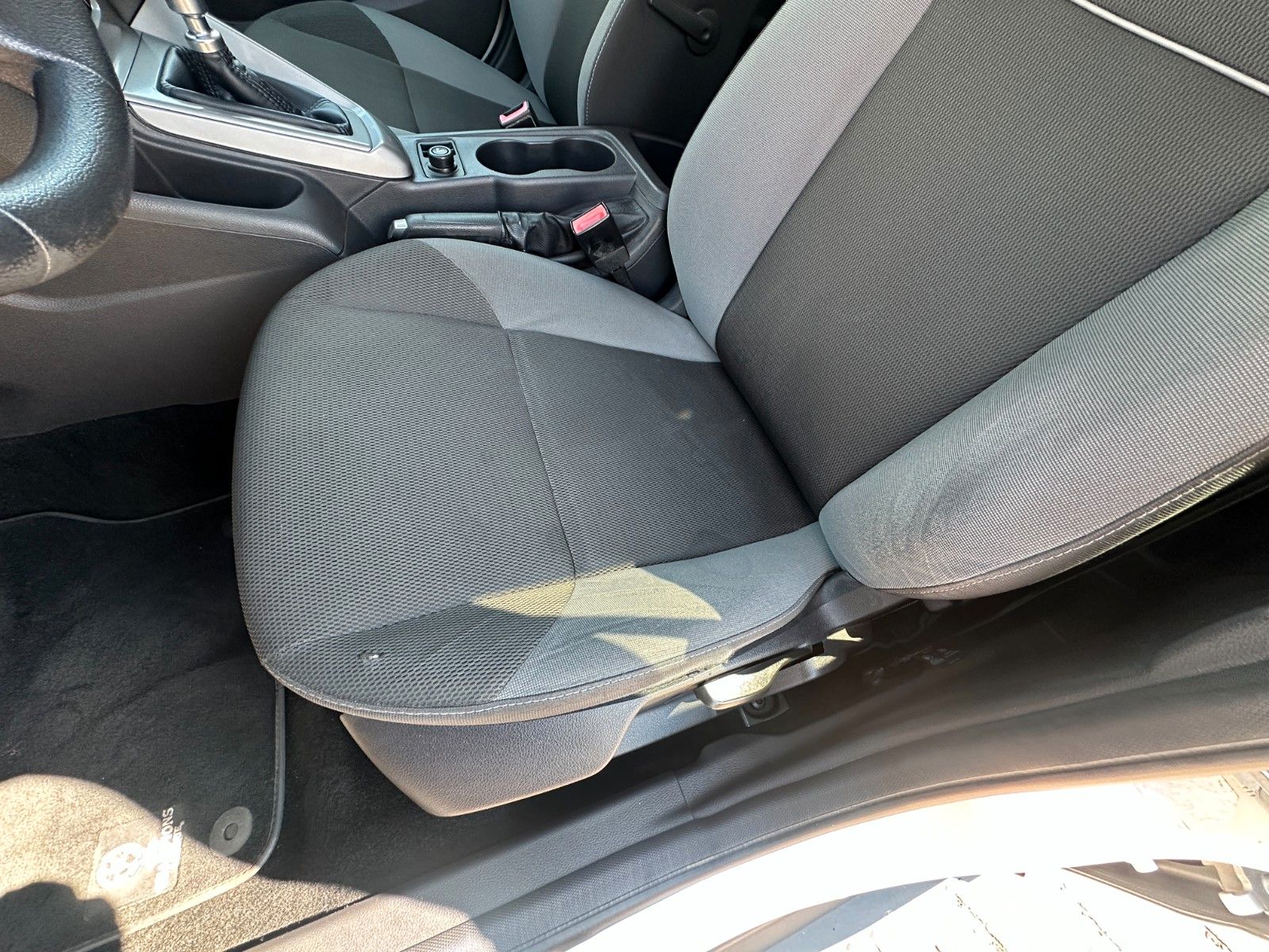 Fahrzeugabbildung Ford Focus Turnier Trend 1.6 115 PS