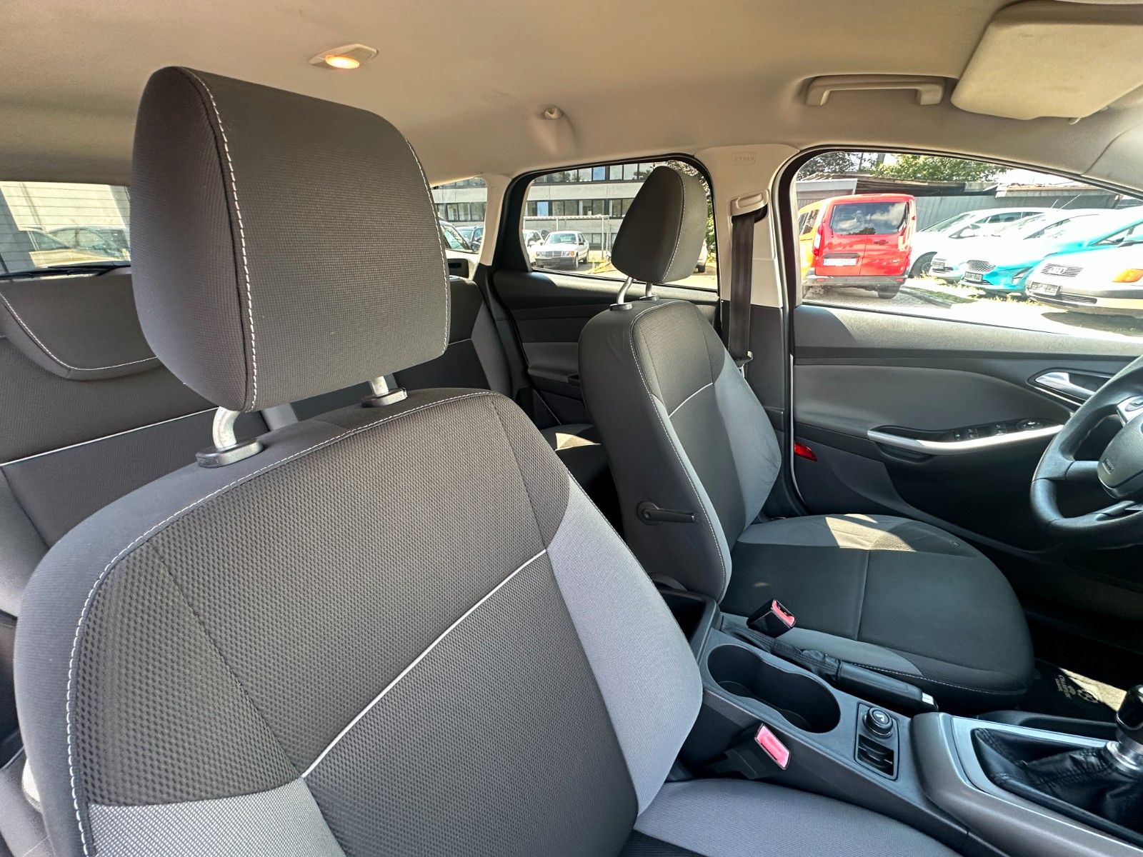 Fahrzeugabbildung Ford Focus Turnier Trend 1.6 115 PS