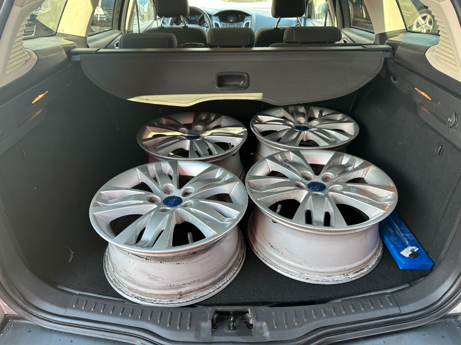 Fahrzeugabbildung Ford Focus Turnier Trend 1.6 115 PS