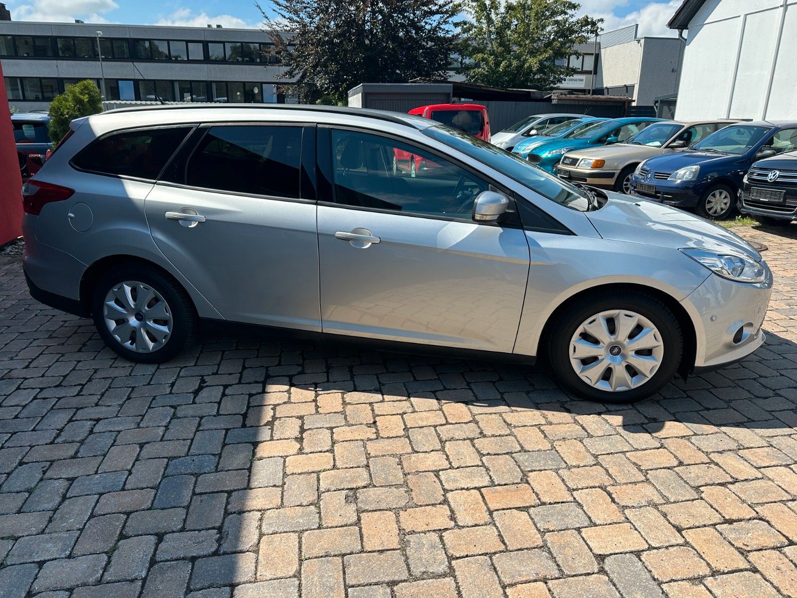 Fahrzeugabbildung Ford Focus Turnier Trend 1.6 115 PS