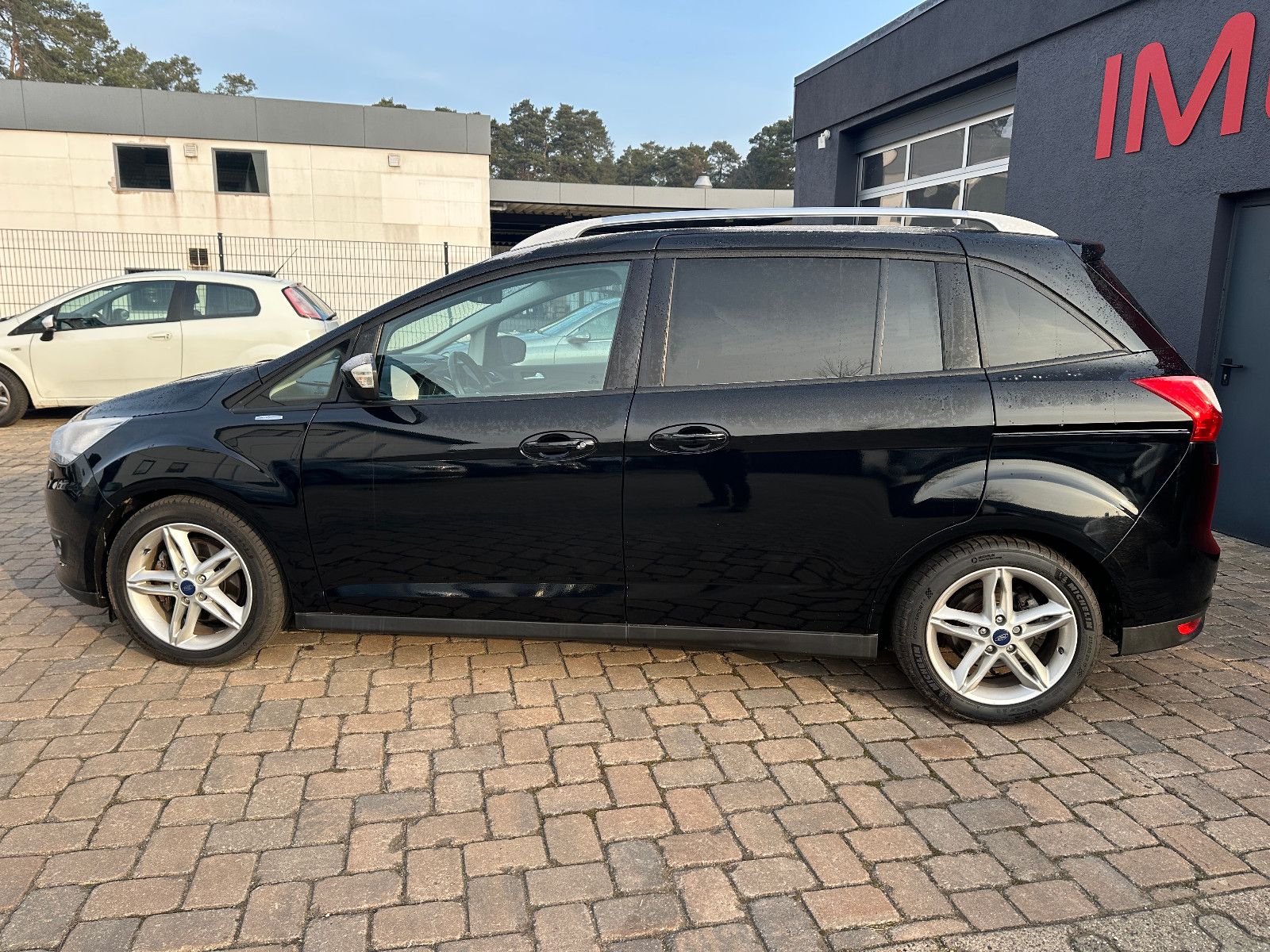 Fahrzeugabbildung Ford C-MAX Cool & Connect 2.0 150 PS Autom. Navi AHK