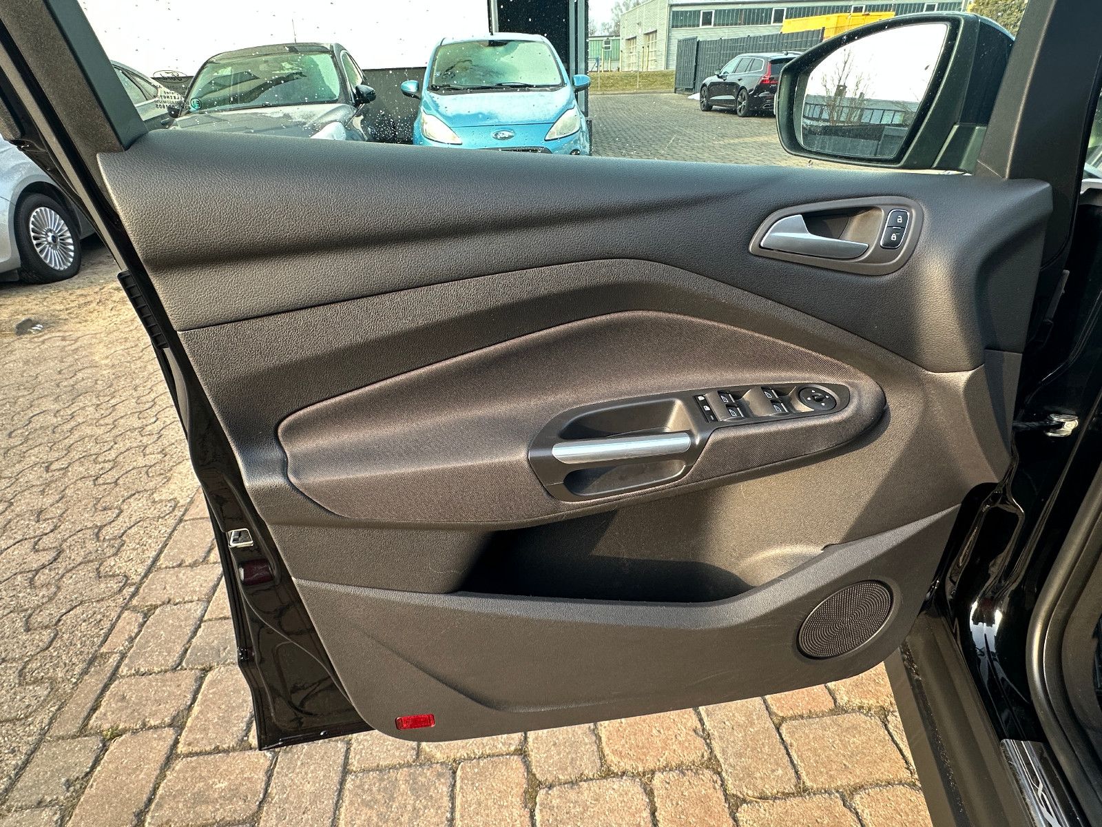 Fahrzeugabbildung Ford C-MAX Cool & Connect 2.0 150 PS Autom. Navi AHK