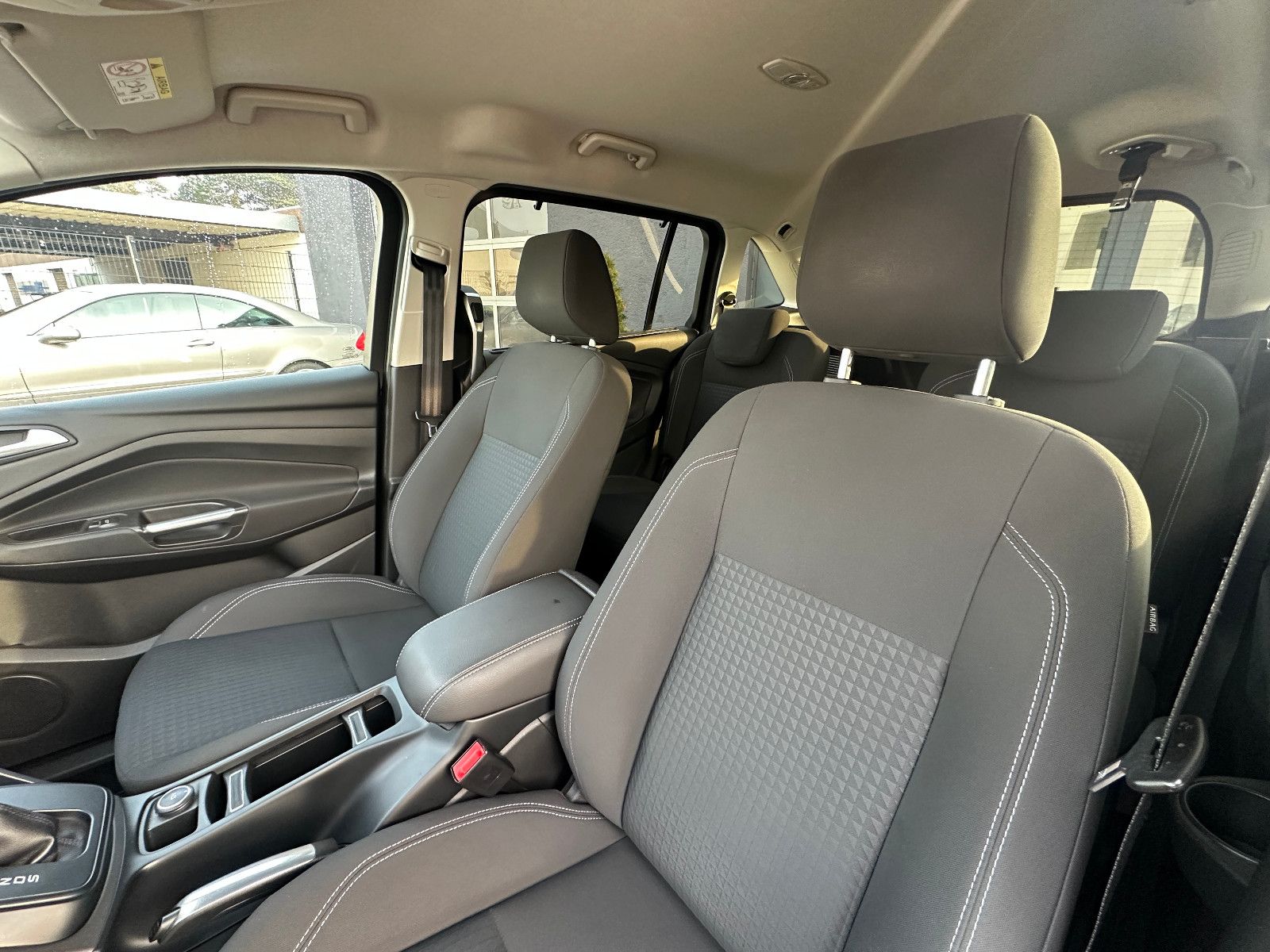 Fahrzeugabbildung Ford C-MAX Cool & Connect 2.0 150 PS Autom. Navi AHK